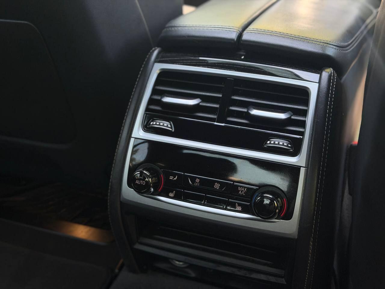 BMW 7 Series view 25
