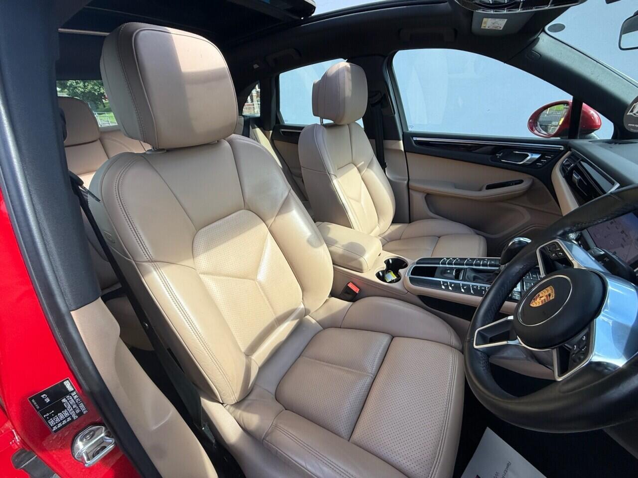 Porsche Macan view 31