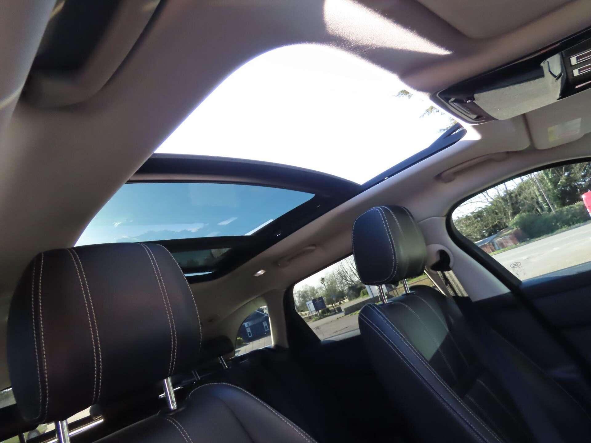 Land Rover Range Rover Velar view 17