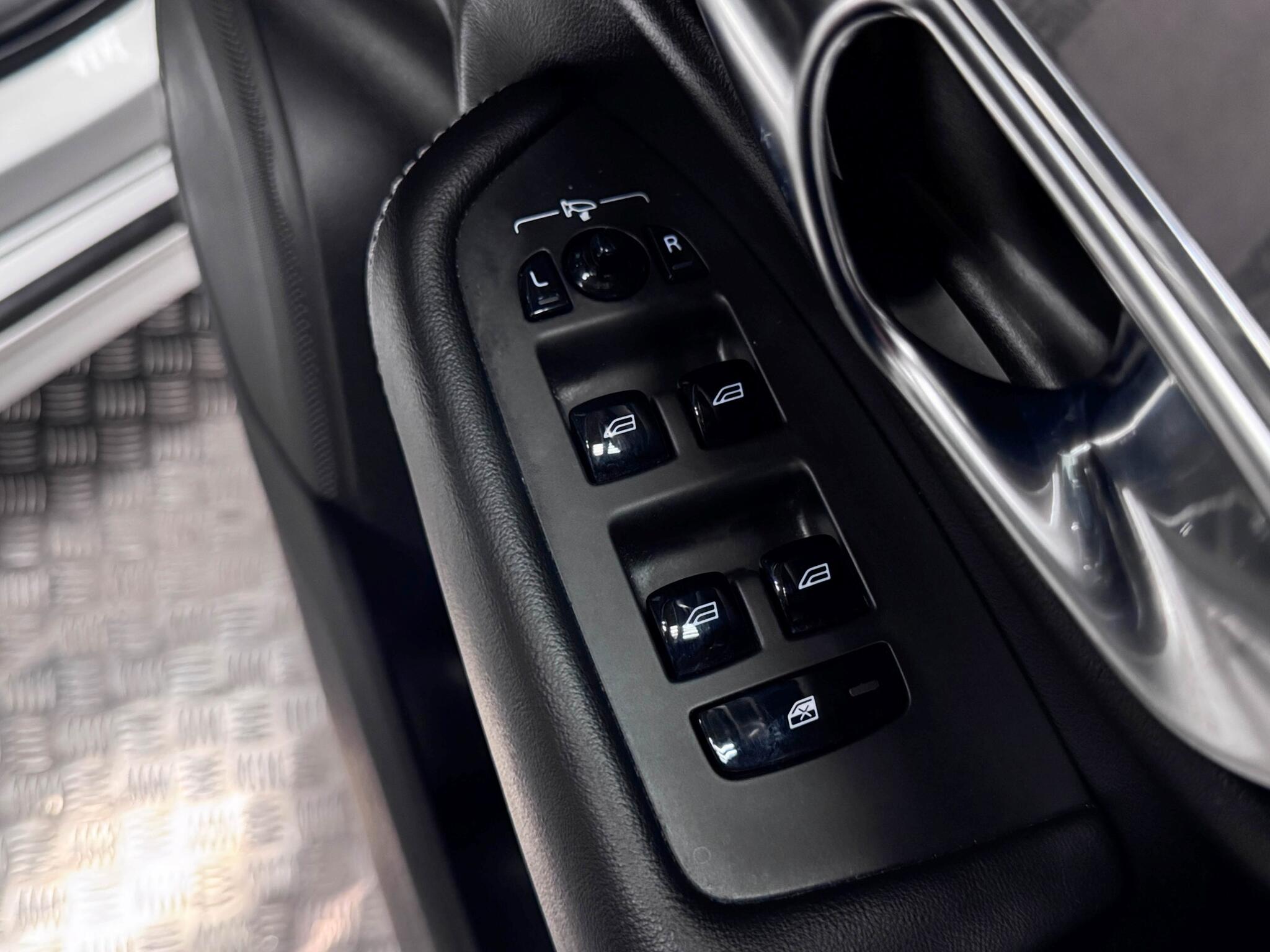 Volvo XC90 view 19