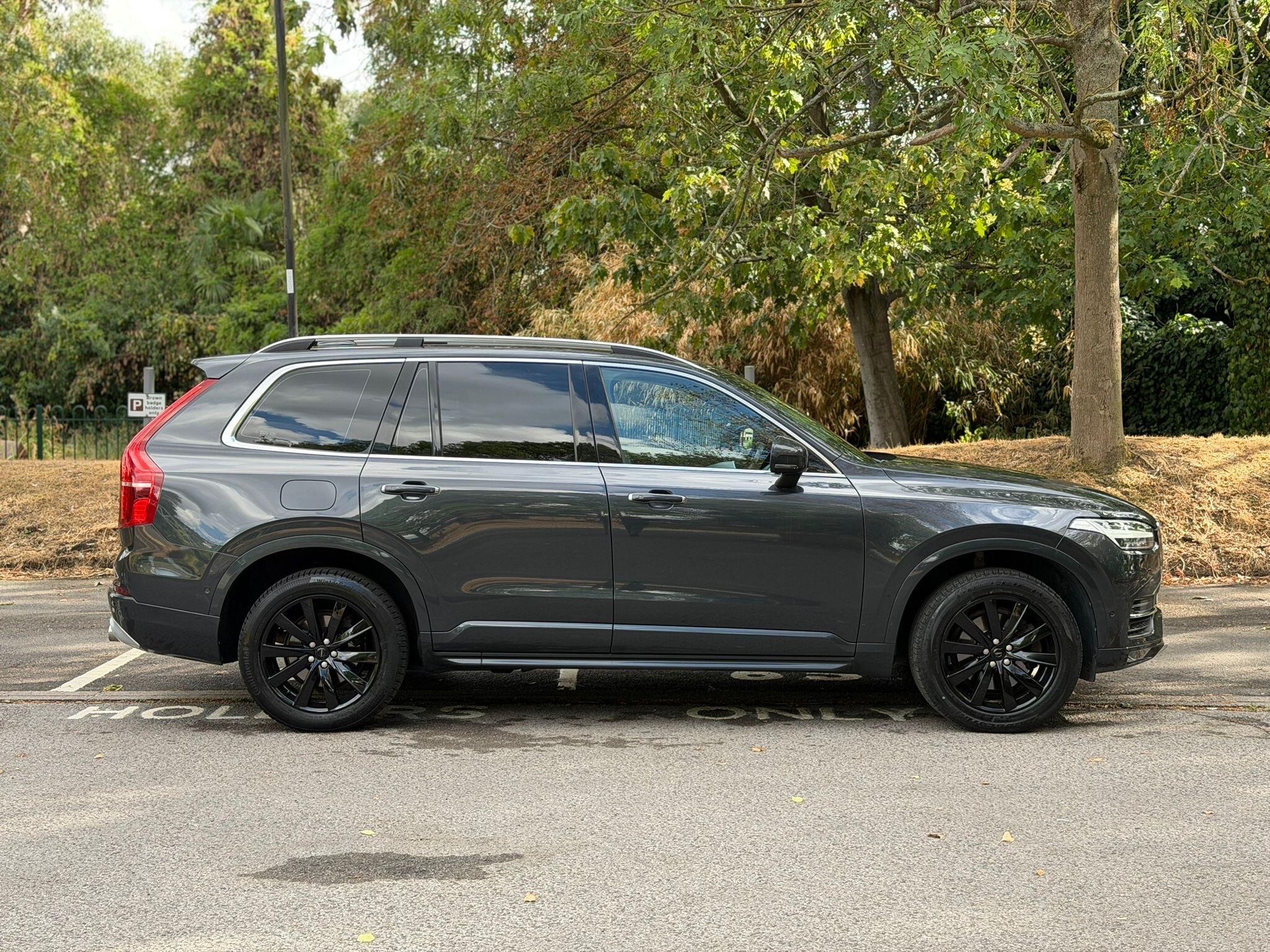 Volvo XC90 view 3