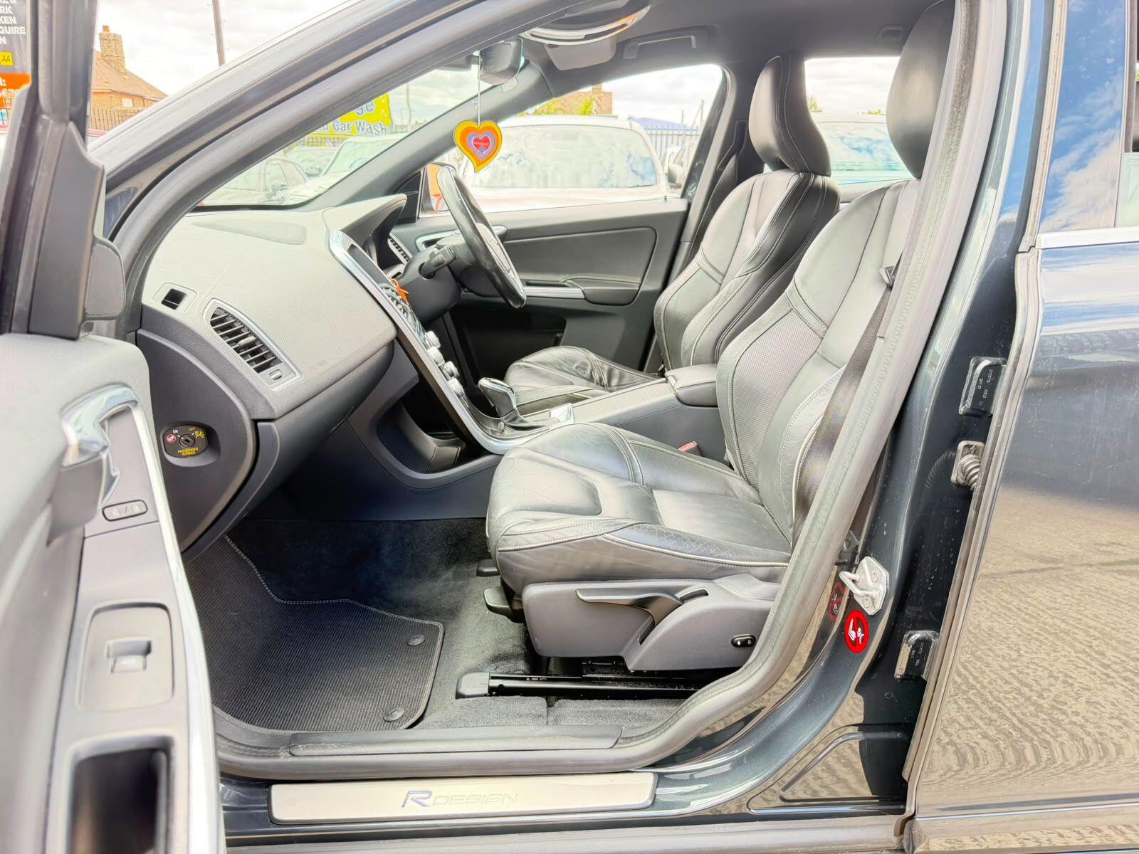 Volvo XC60 view 29