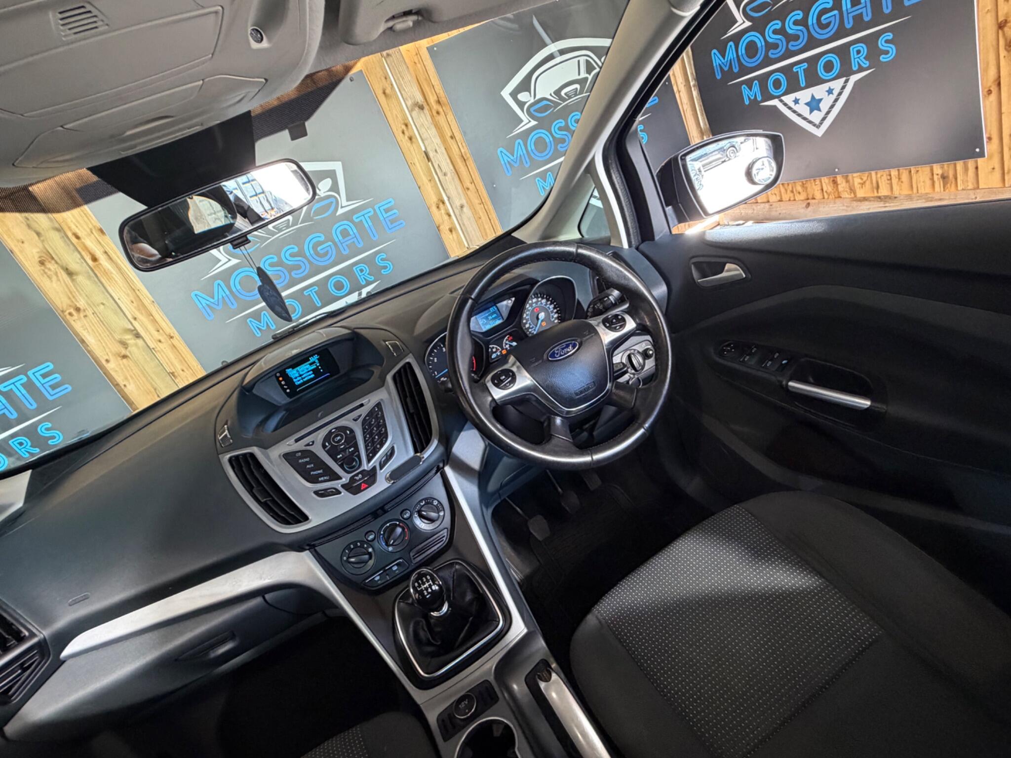 Ford Grand C-Max view 36