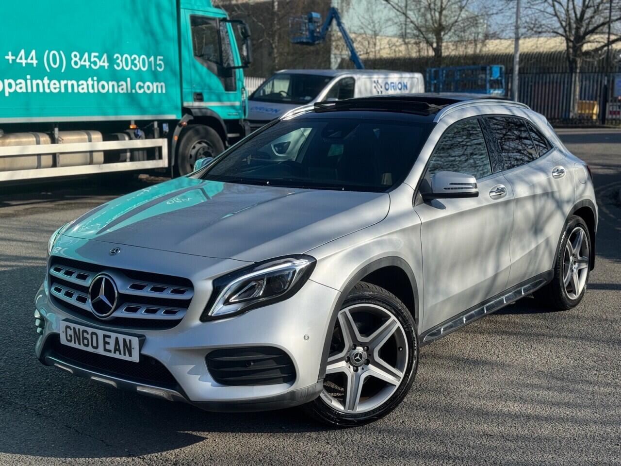Mercedes-Benz Gla view 3