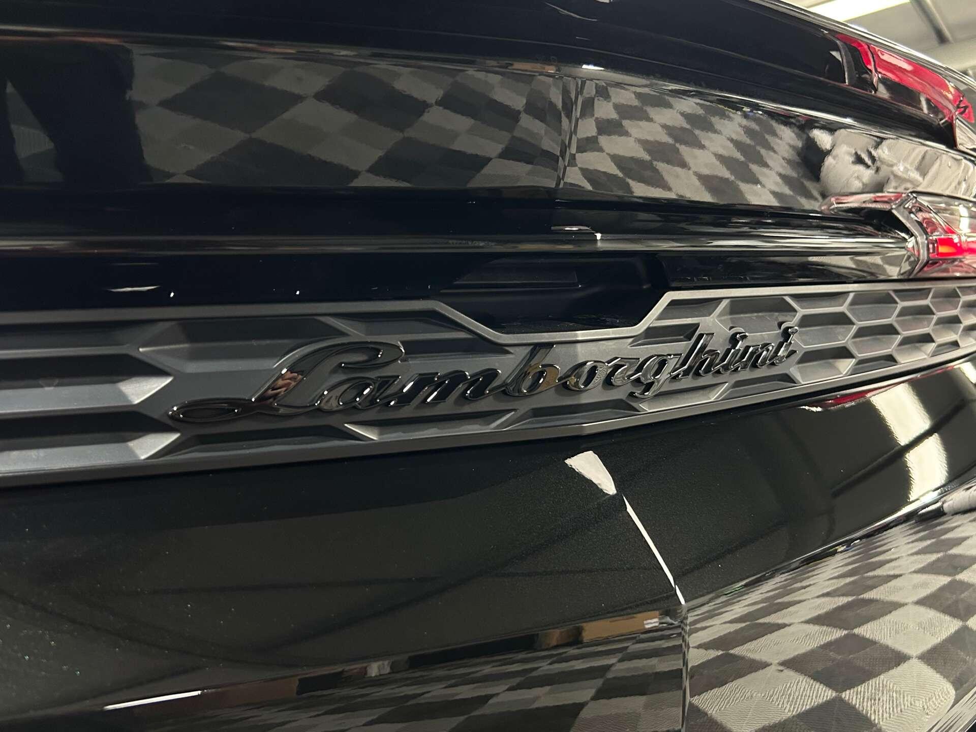 Lamborghini Urus view 19