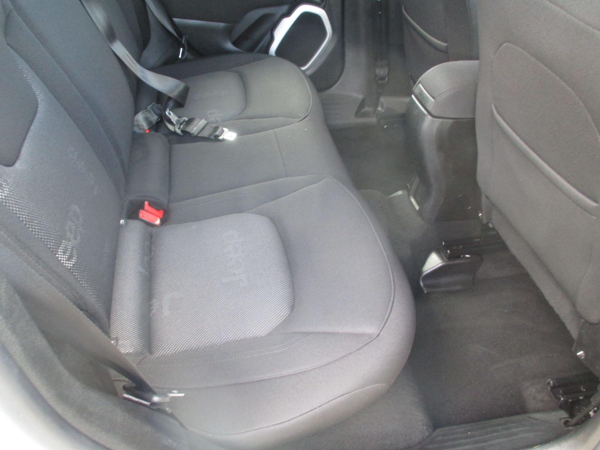 Jeep Renegade view 32