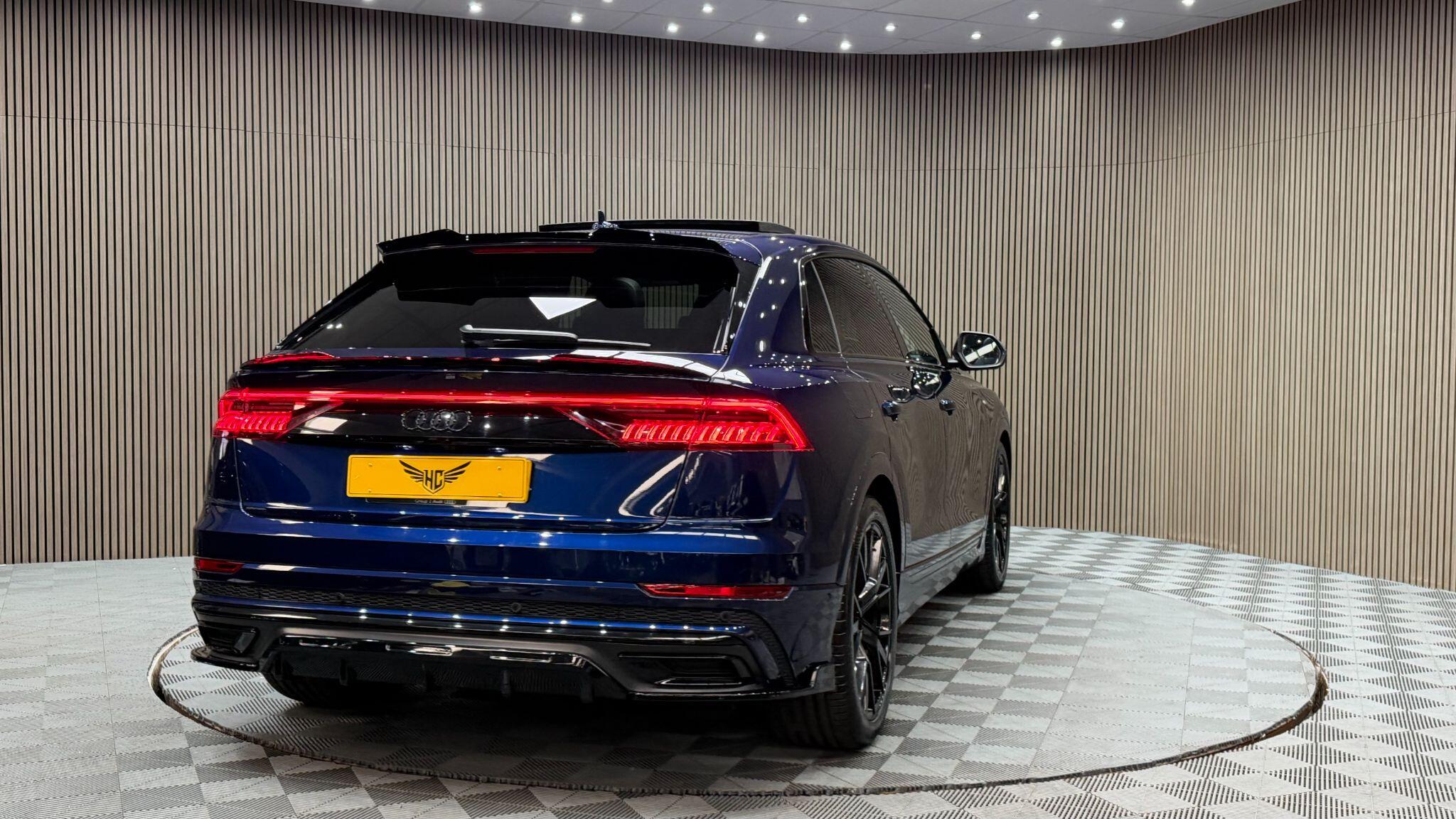 Audi Q8 view 45