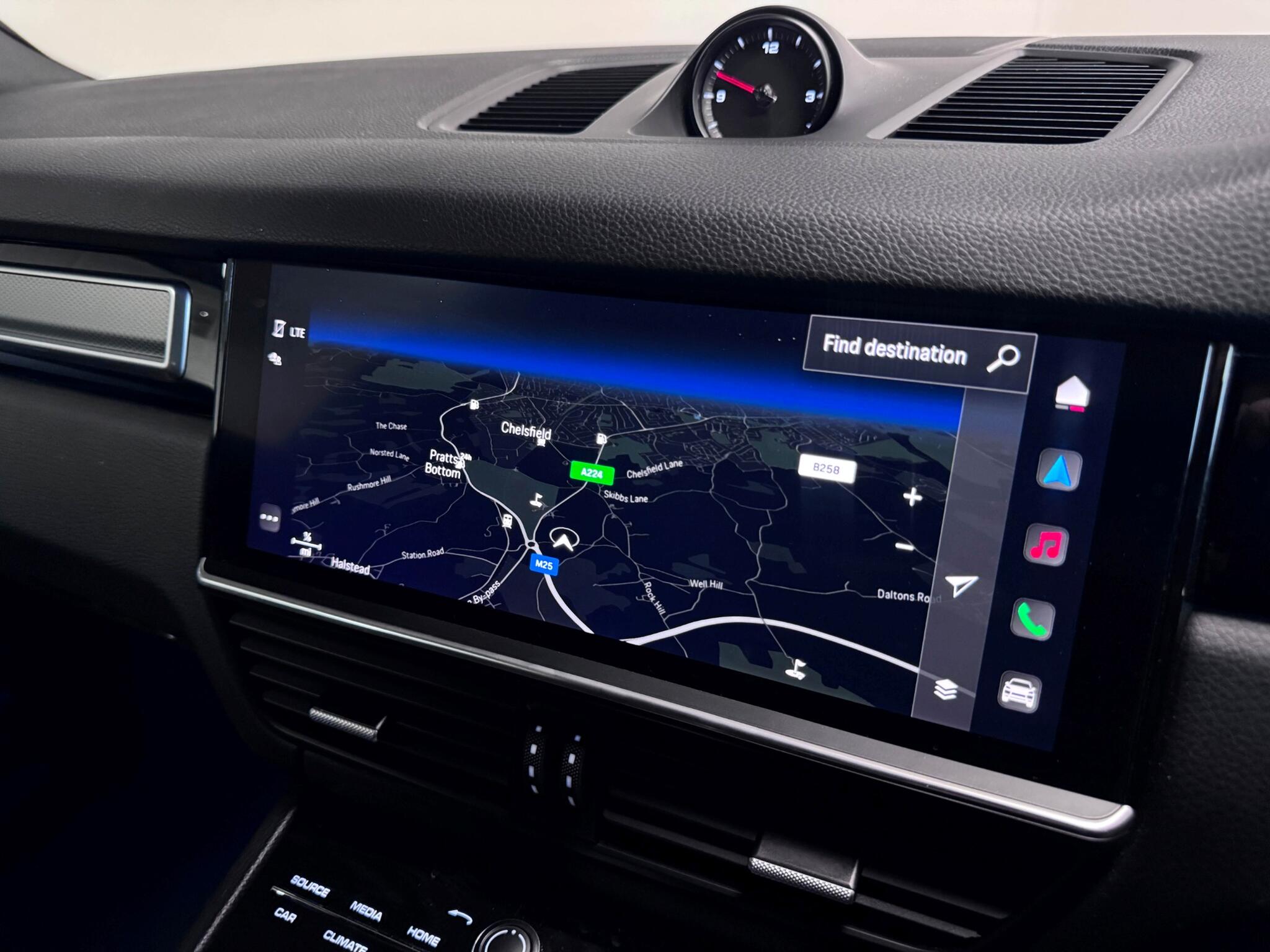 Porsche Cayenne view 12