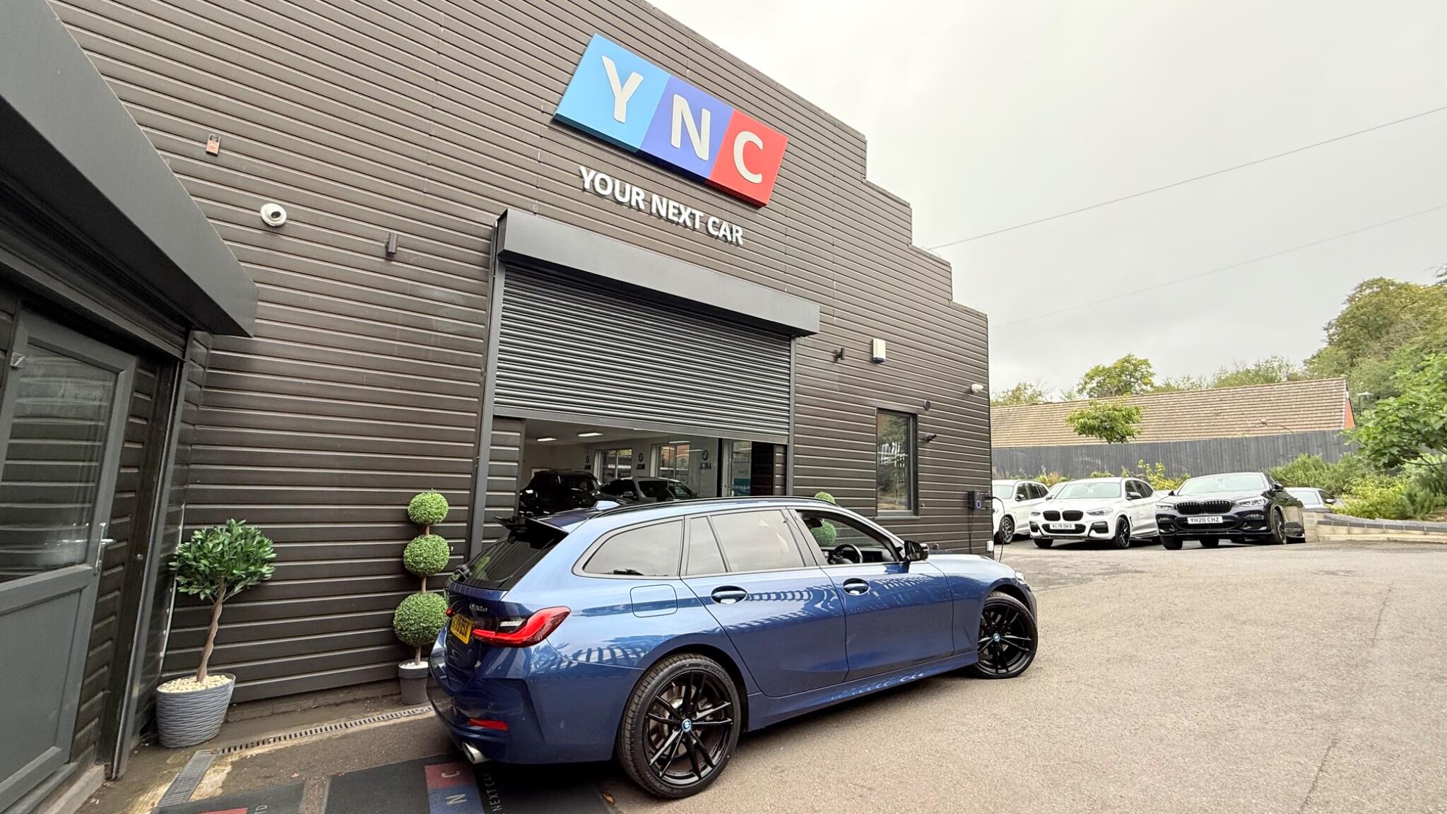 BMW 3 Series view 4