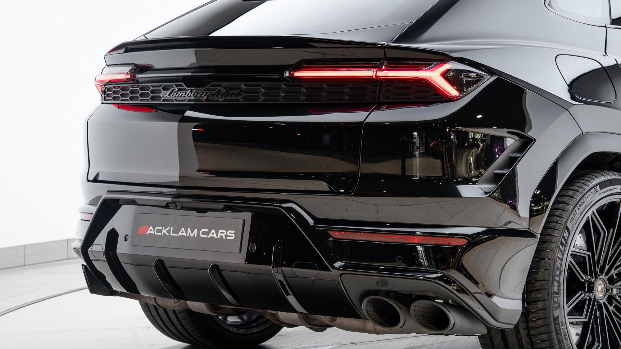 Lamborghini Urus view 16