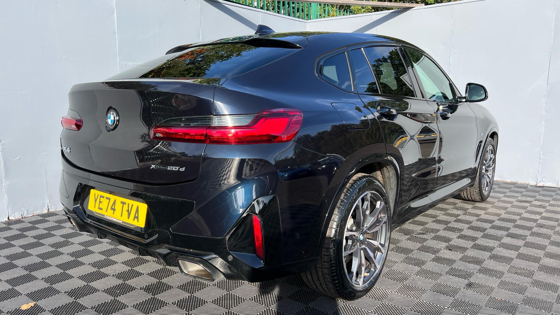 BMW X4 view 27