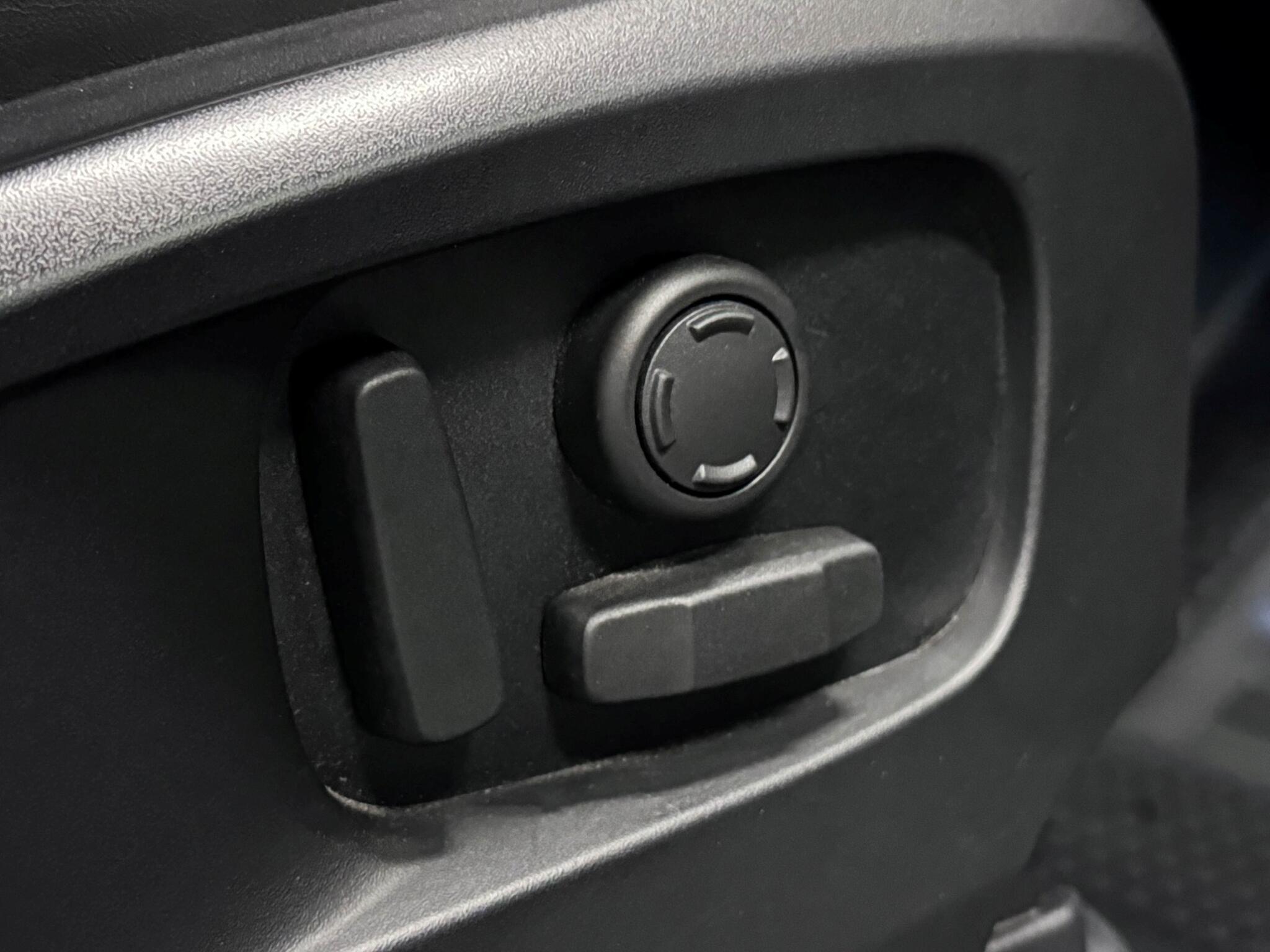 Land Rover Defender view 21