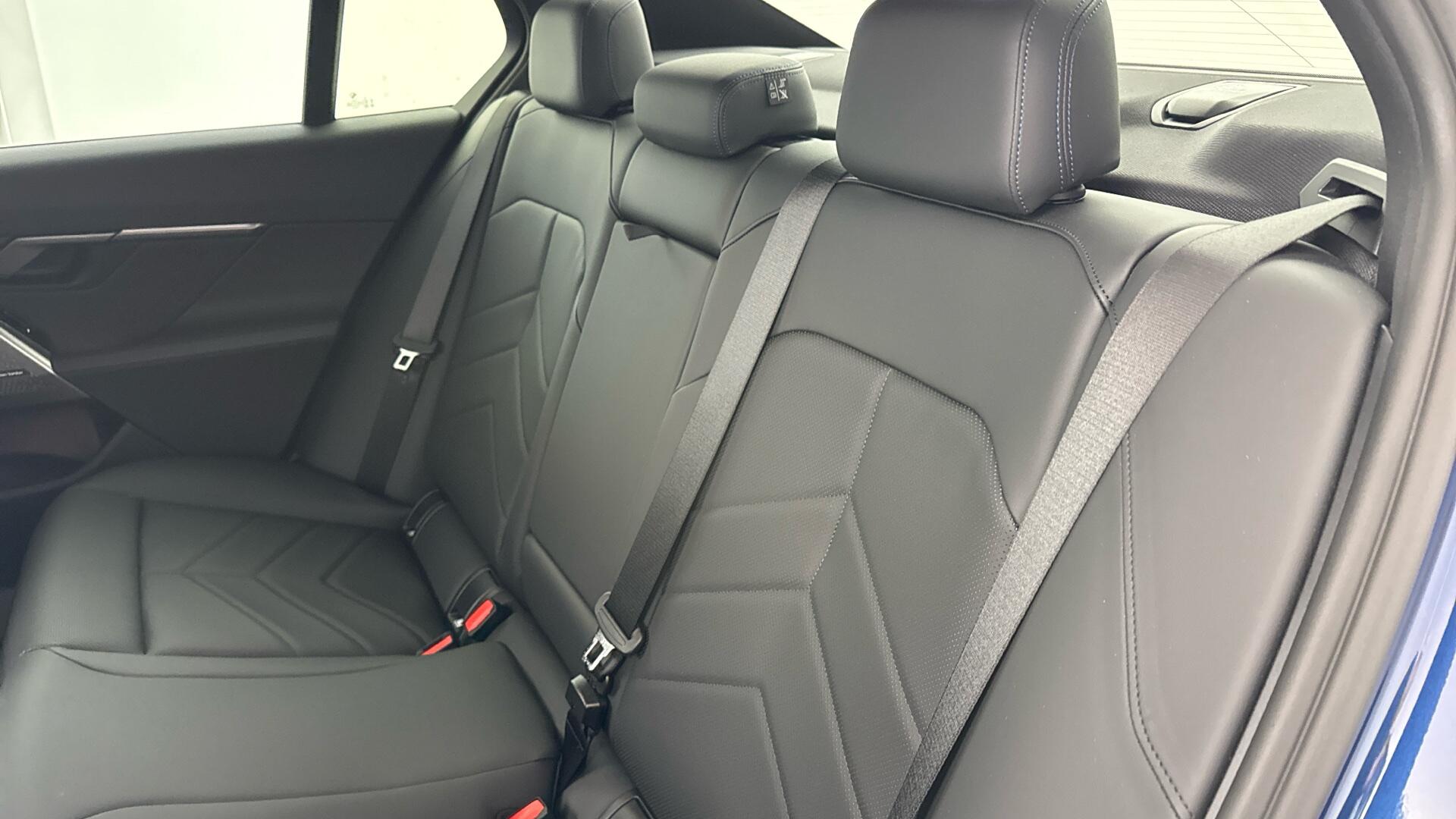BMW 5 Series view 12