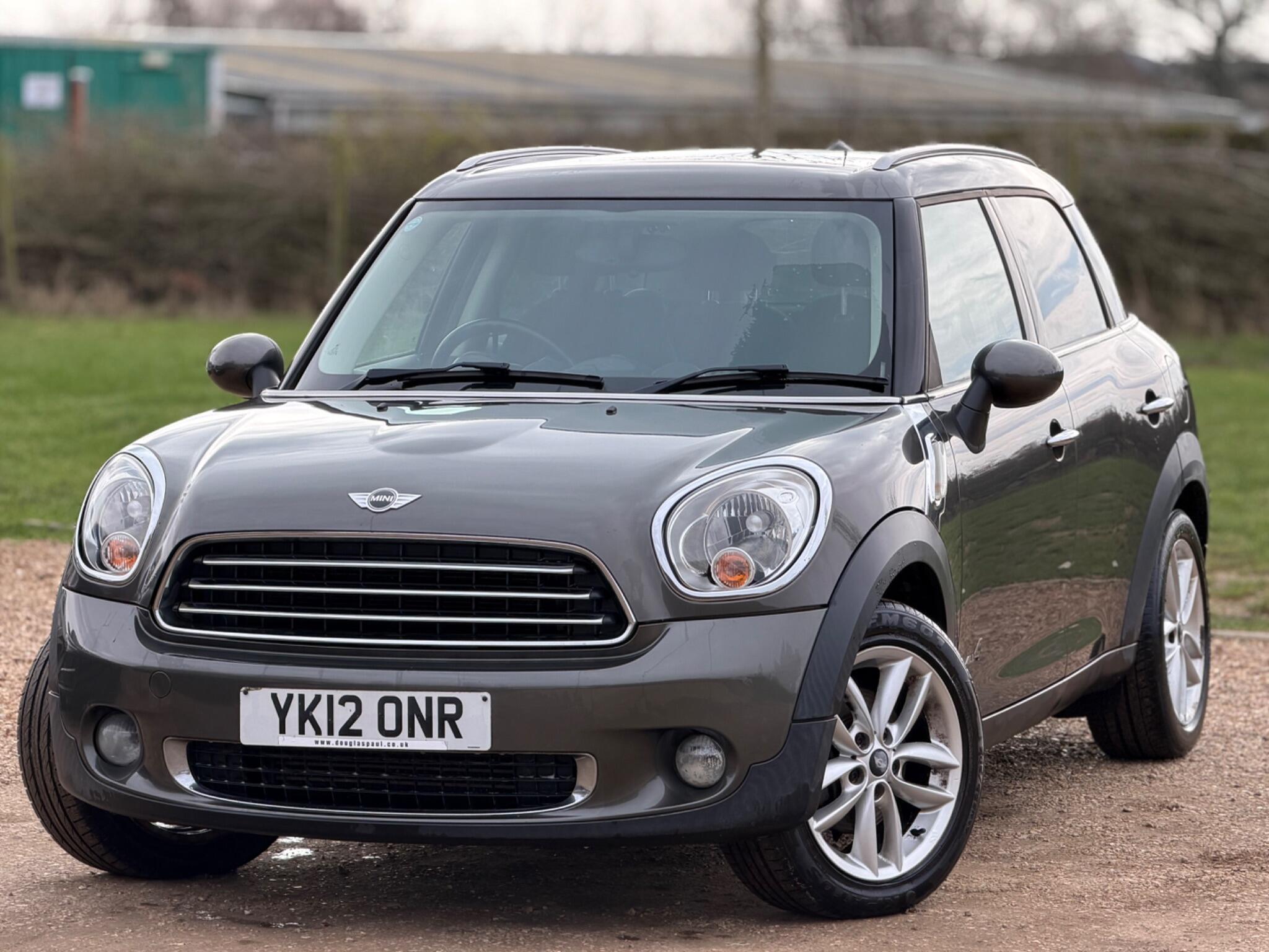 2012 MINI Countryman 1.6 Cooper D ALL4 Euro 5 (s/s) 5dr image 1