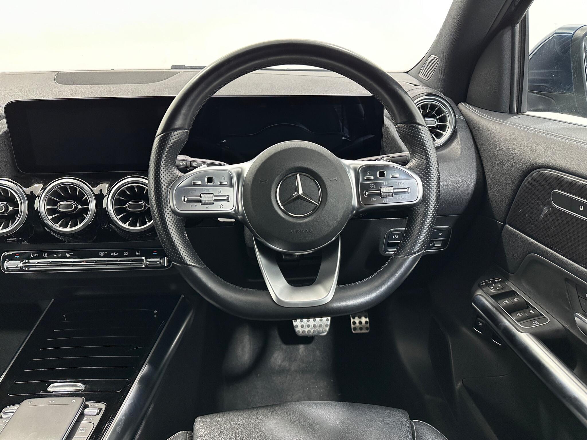 Mercedes-Benz Gla view 13