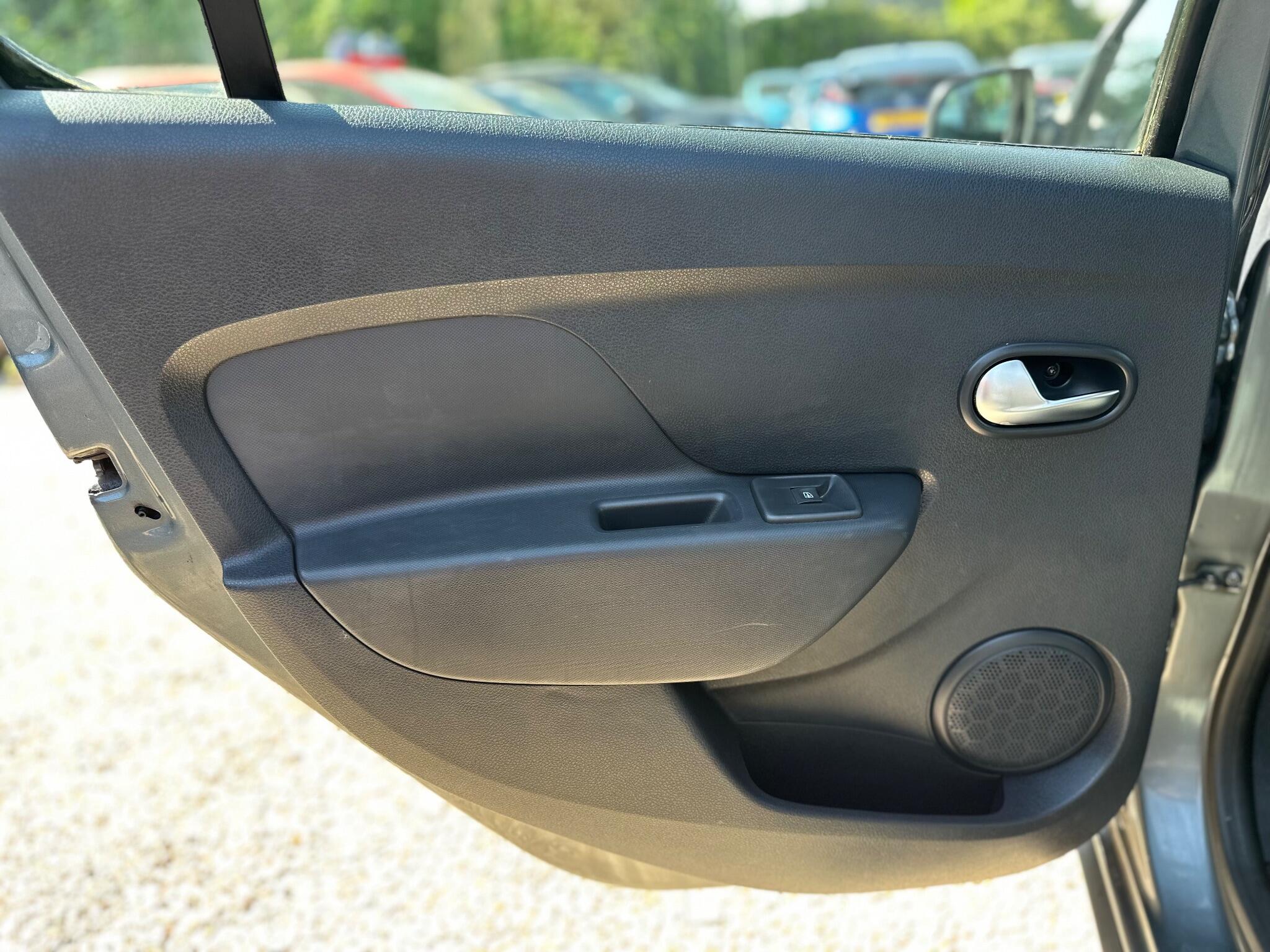 Dacia Sandero view 55