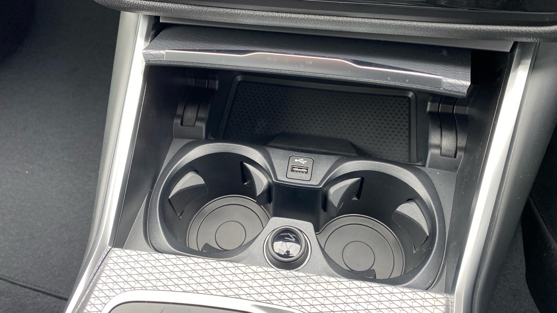 BMW 3 Series view 29