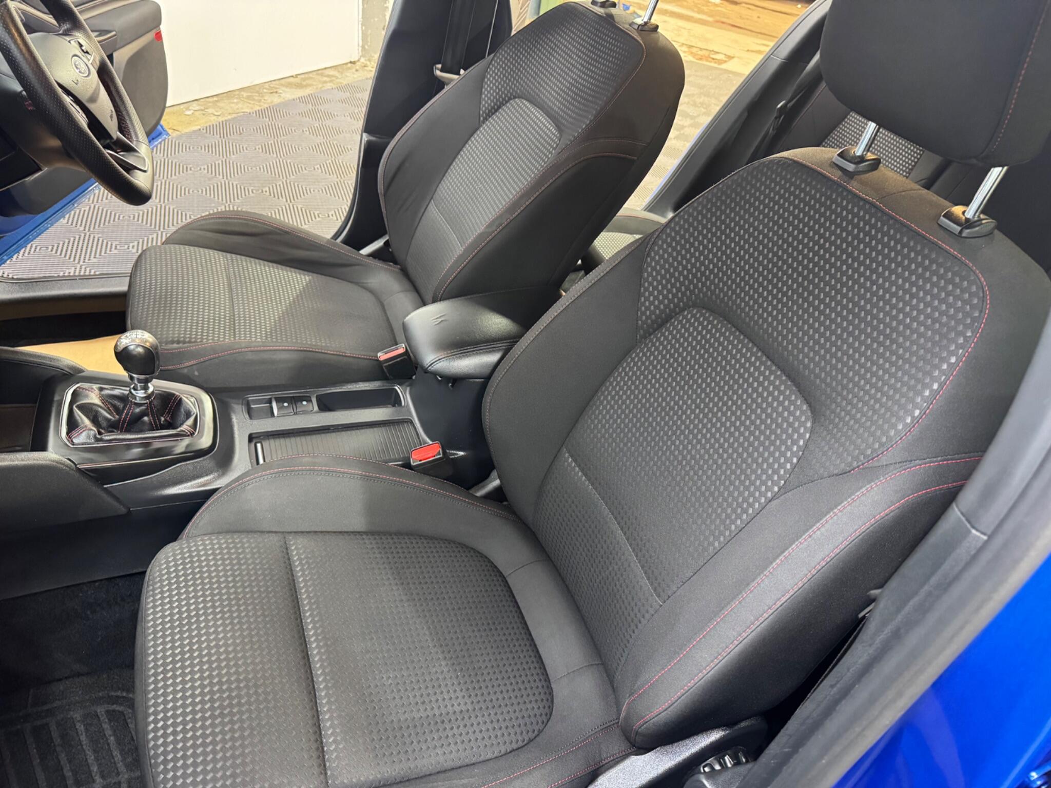 Ford Focus view 22