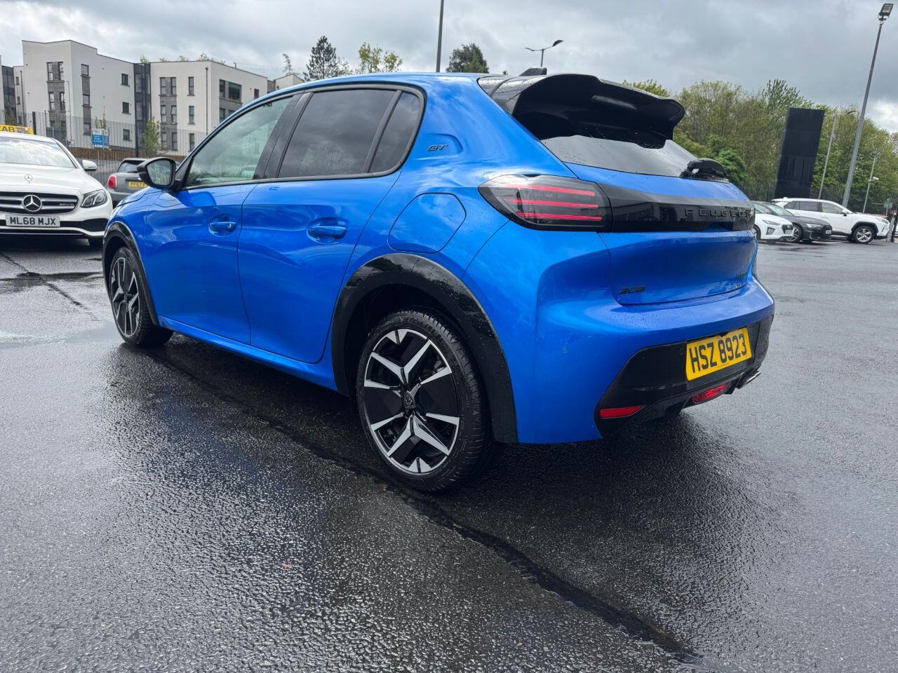 Peugeot 208 view 3