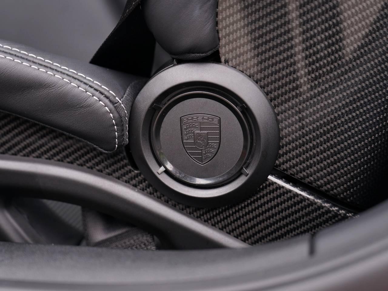 Porsche 911 view 11