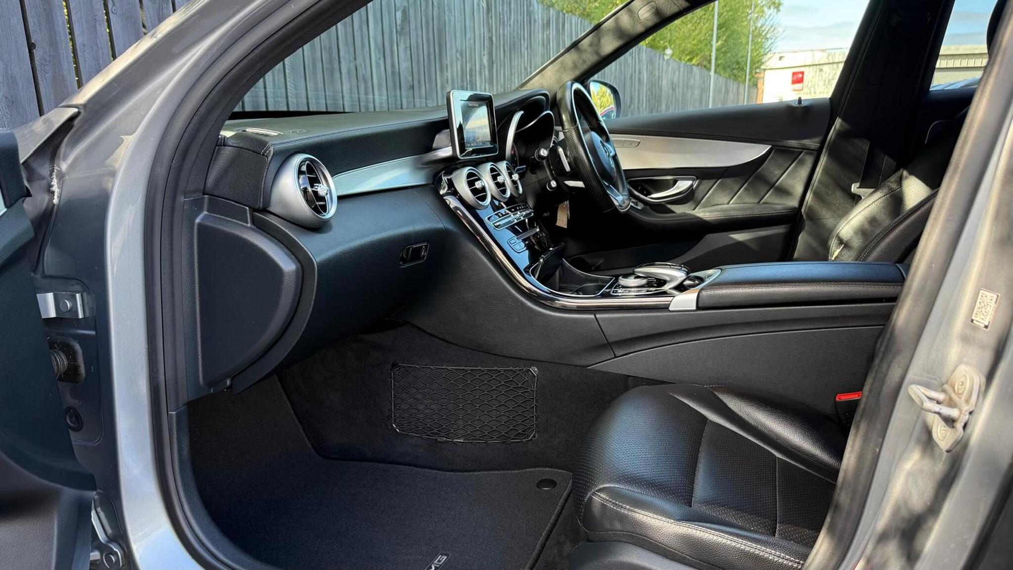 Mercedes-Benz C-Class view 24