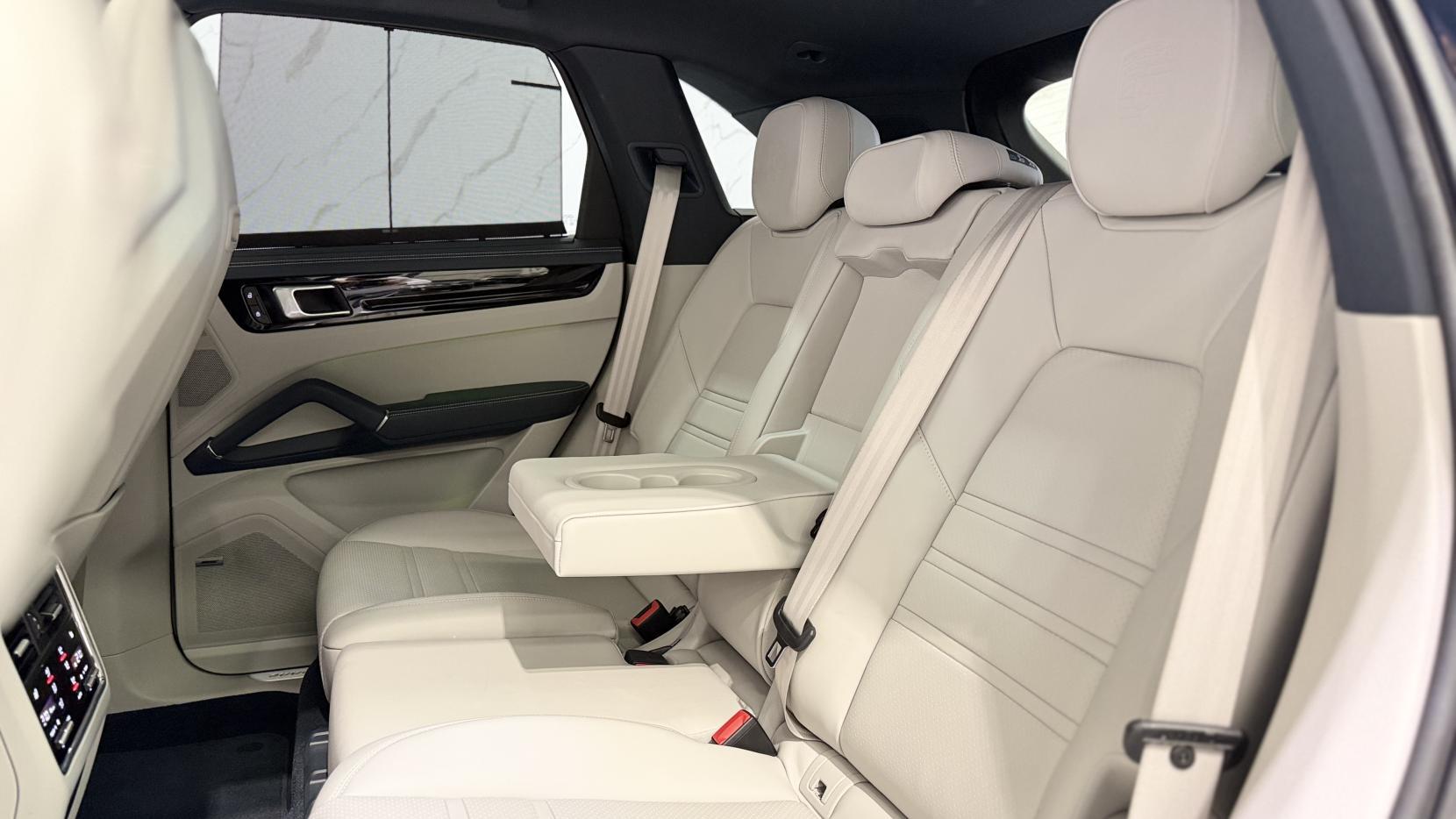 Porsche Cayenne view 11