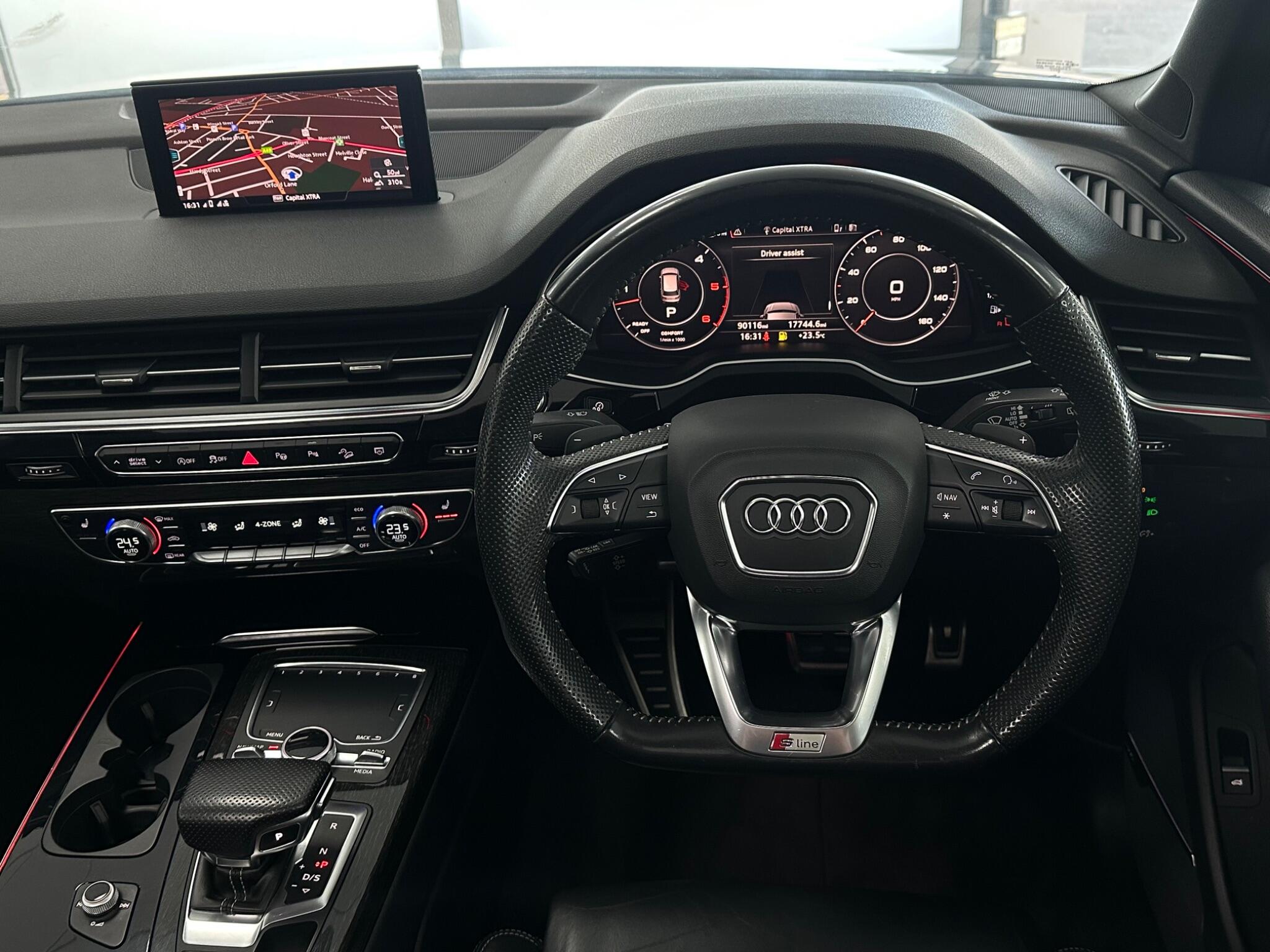 Audi Q7 view 18