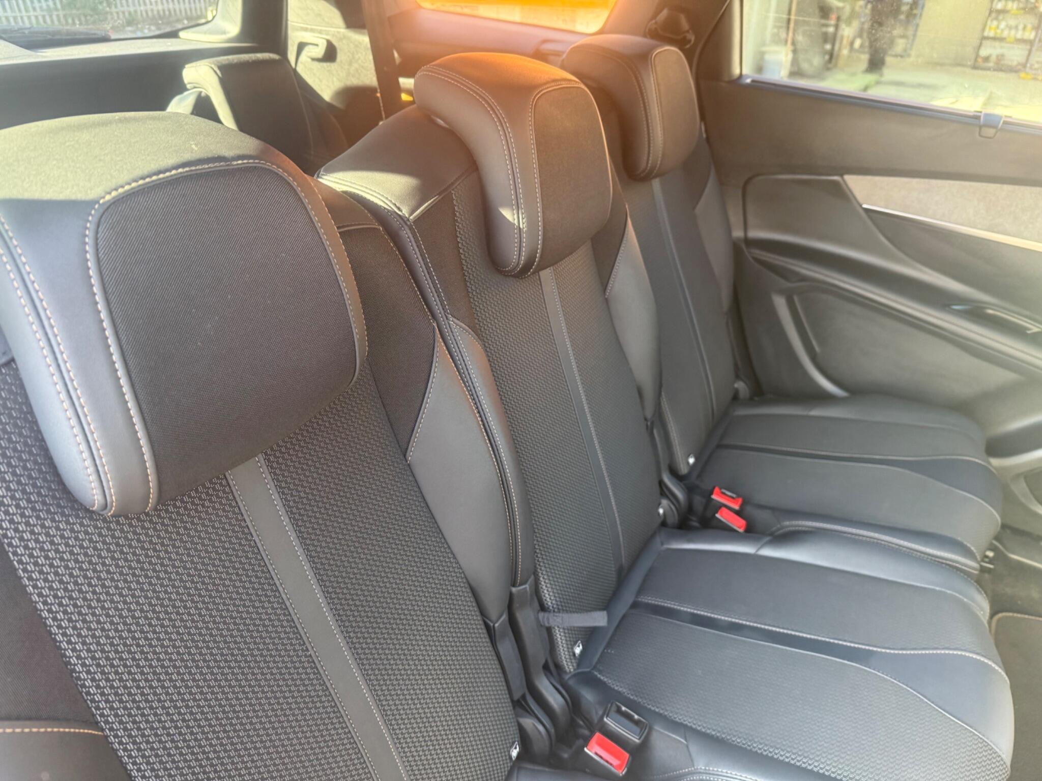 Peugeot 5008 view 18