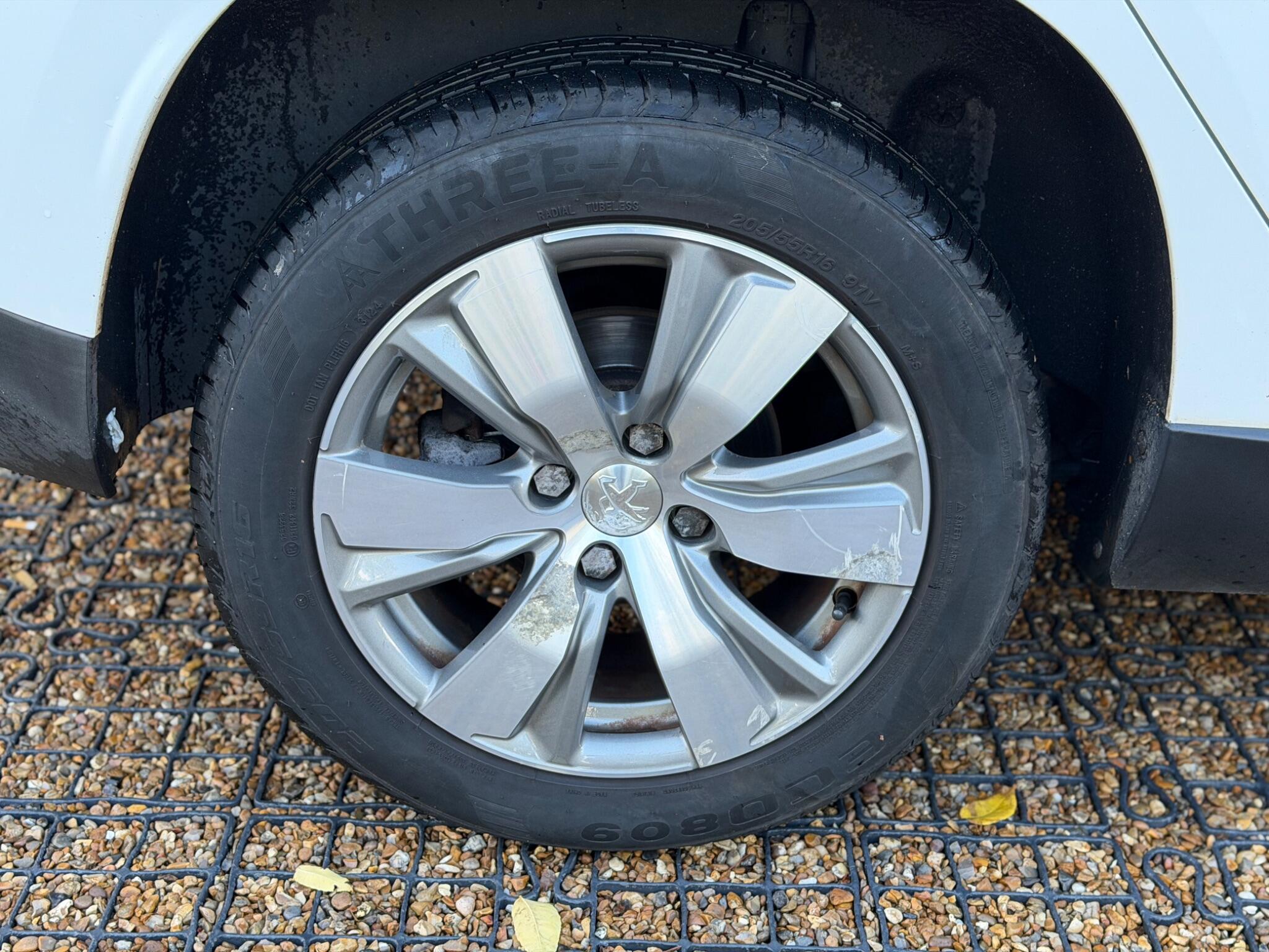 Peugeot 2008 view 56