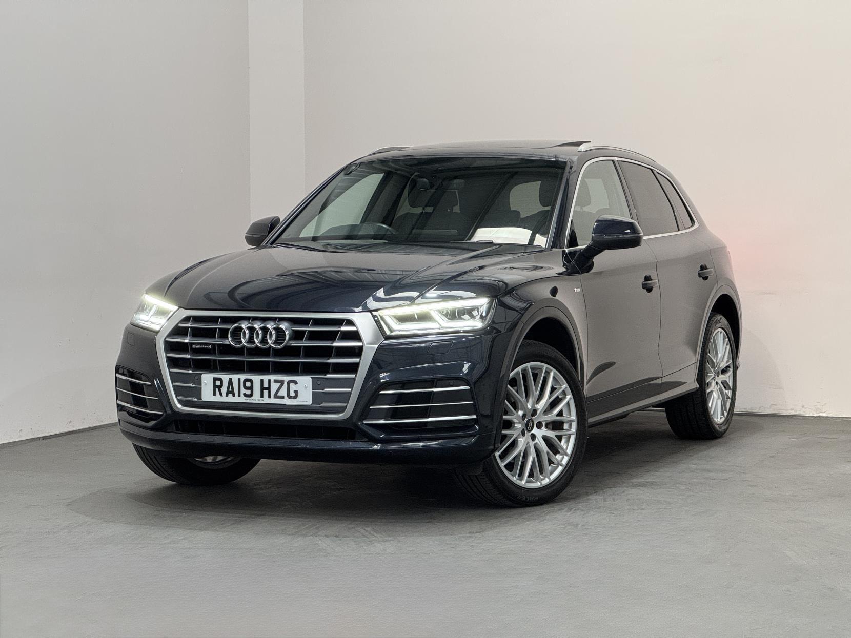 Audi Q5 view 8