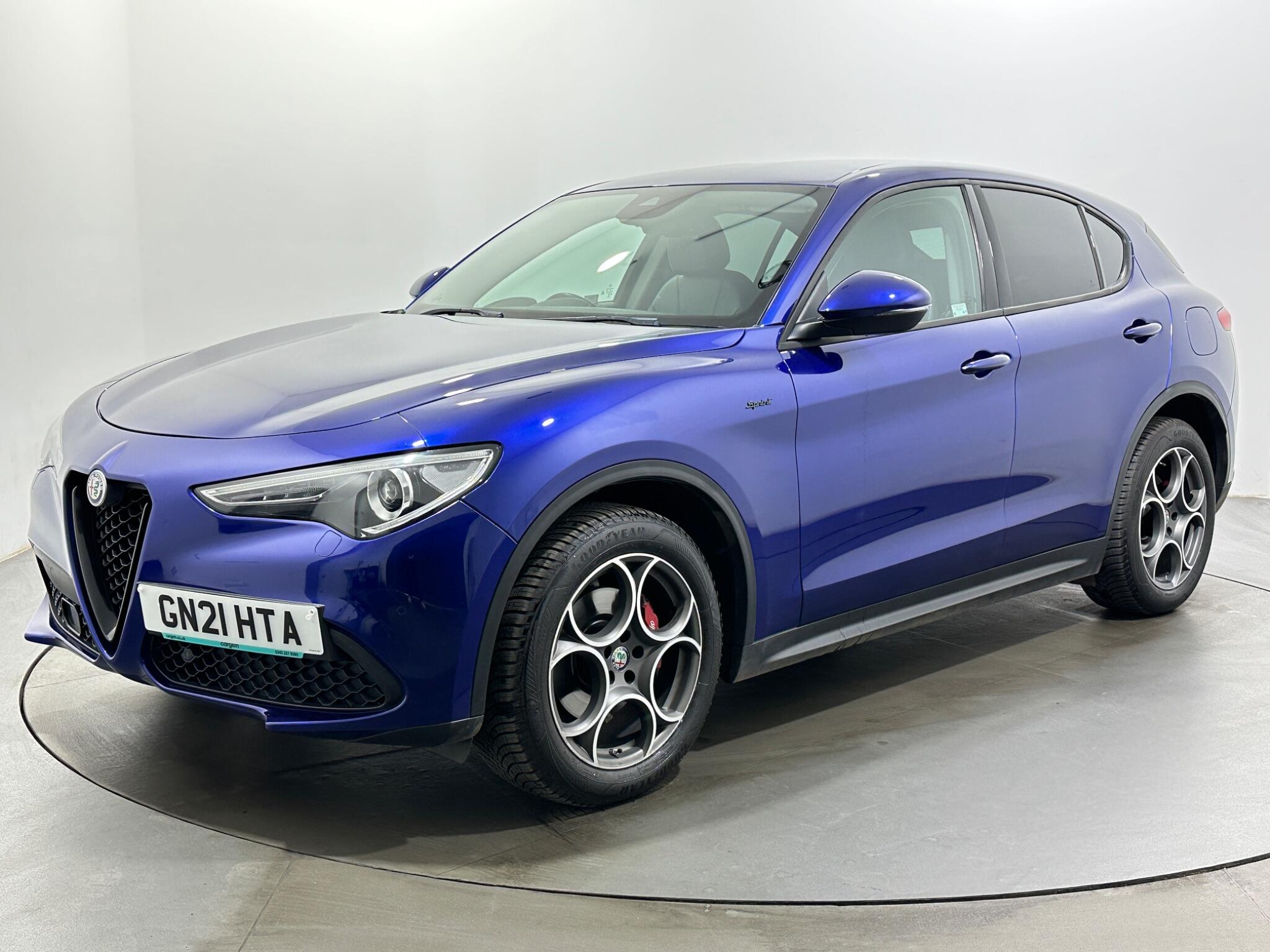 Alfa Romeo Stelvio view 4