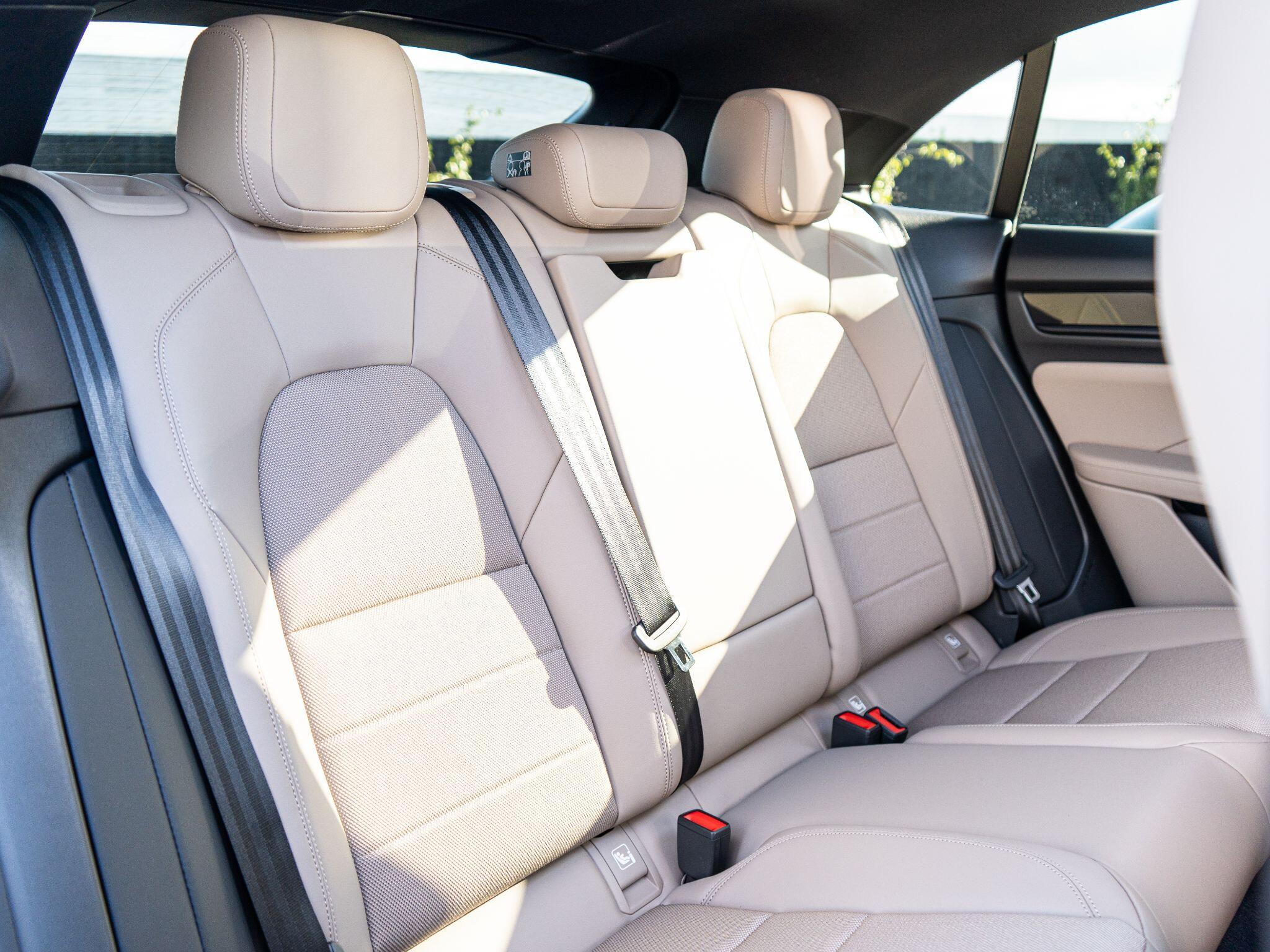 Porsche Macan view 26