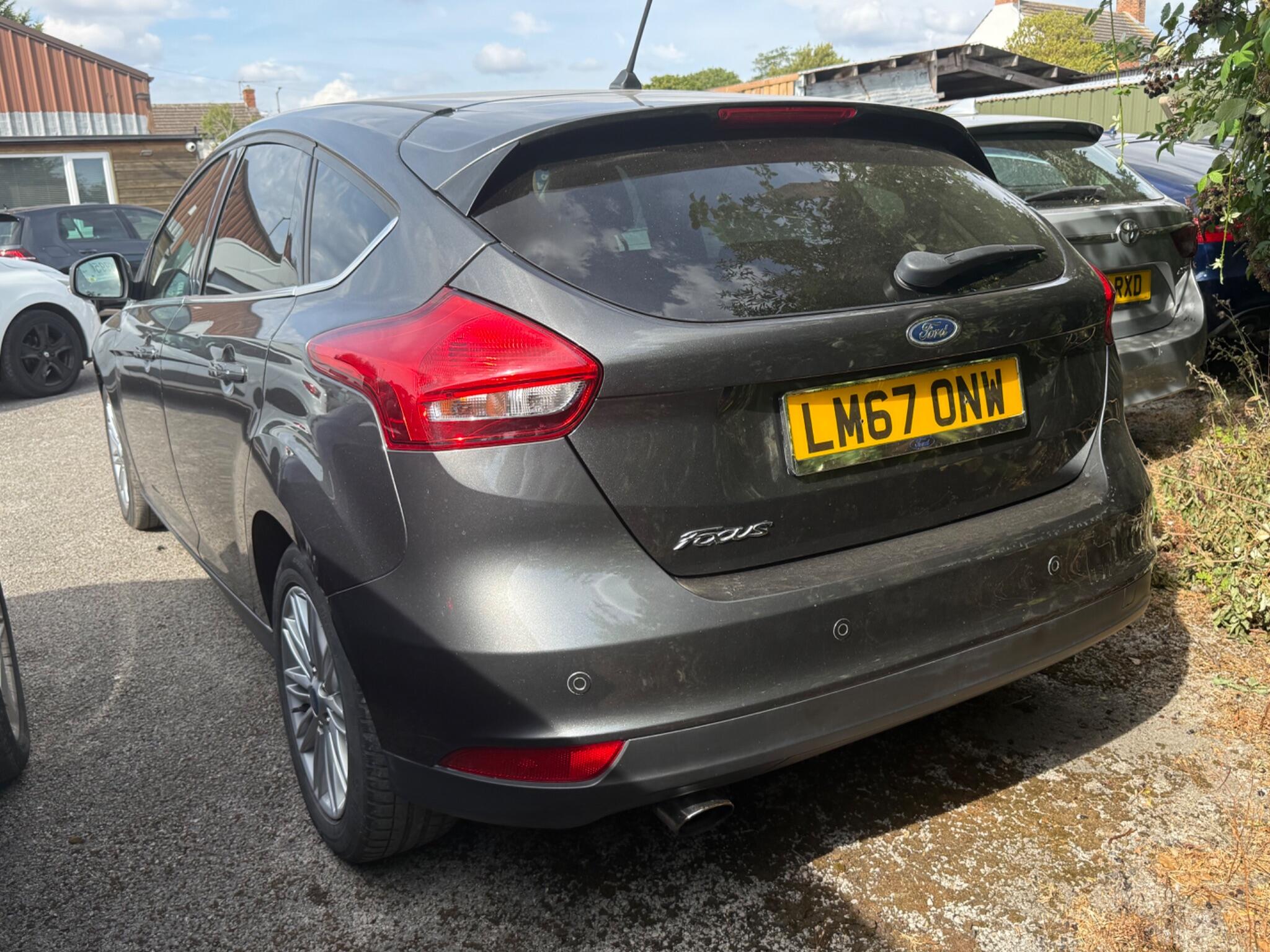 Ford Focus view 2