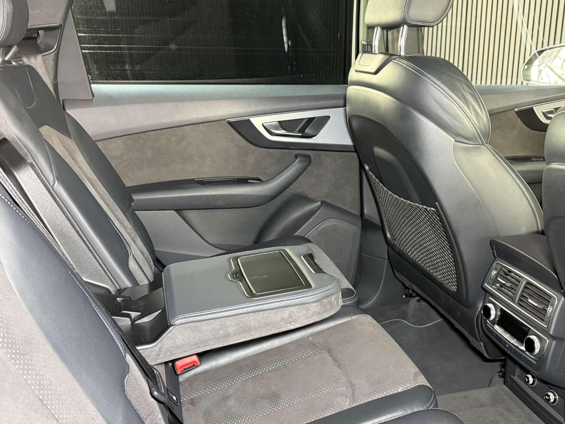Audi Q7 view 15
