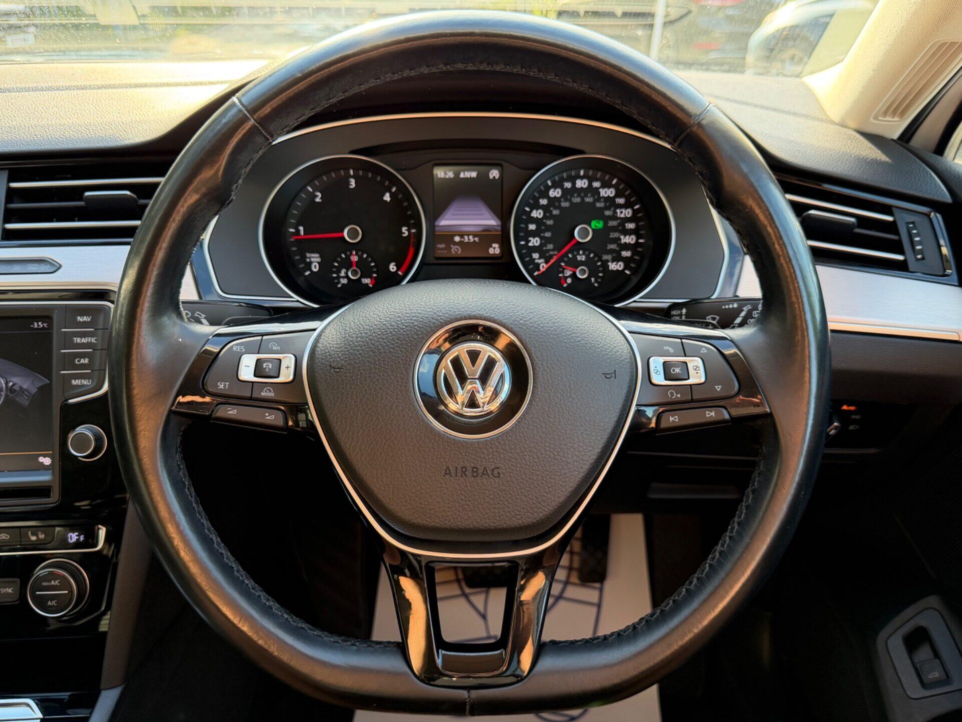 Volkswagen Passat view 8