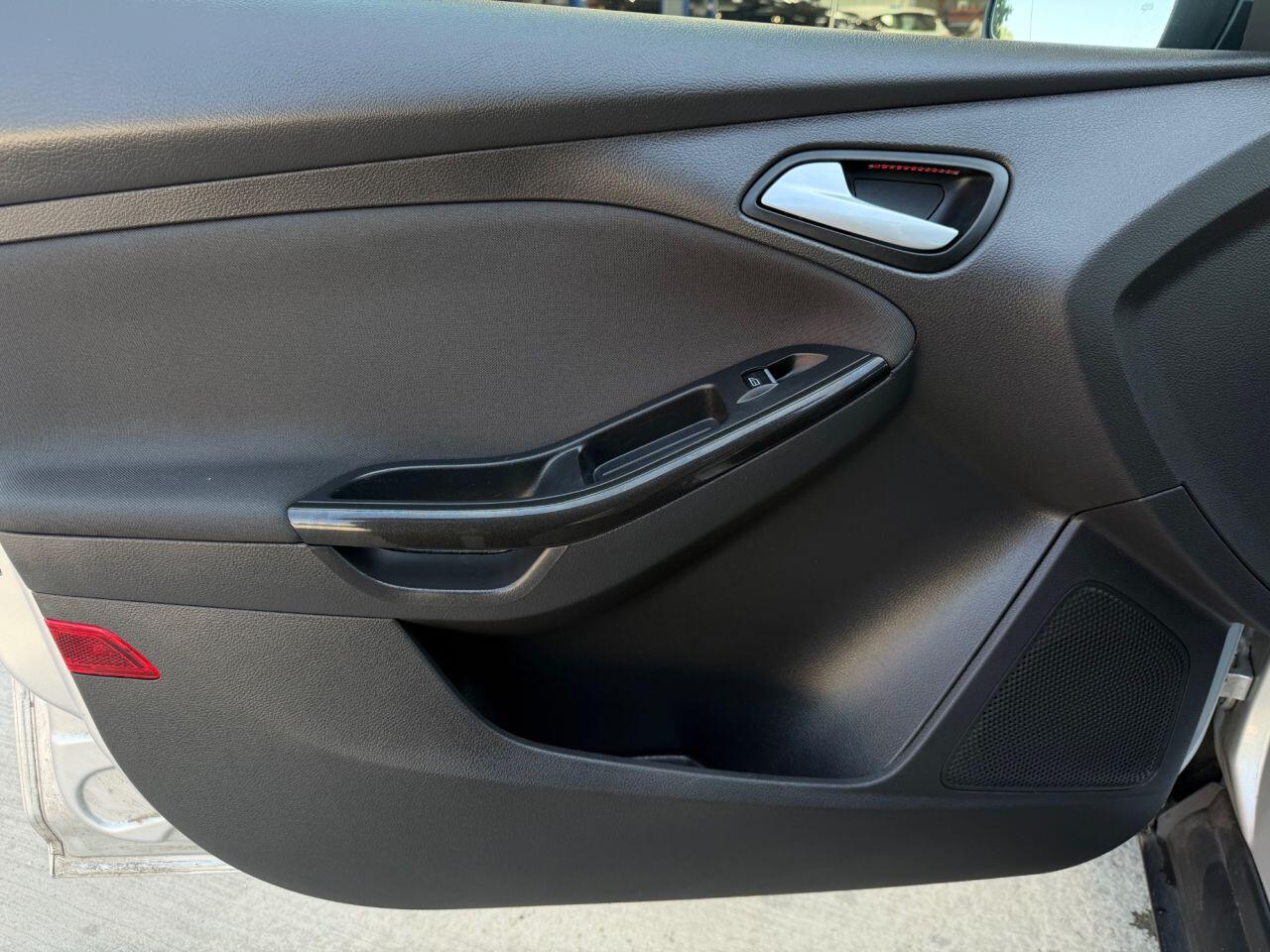 Ford Focus view 20