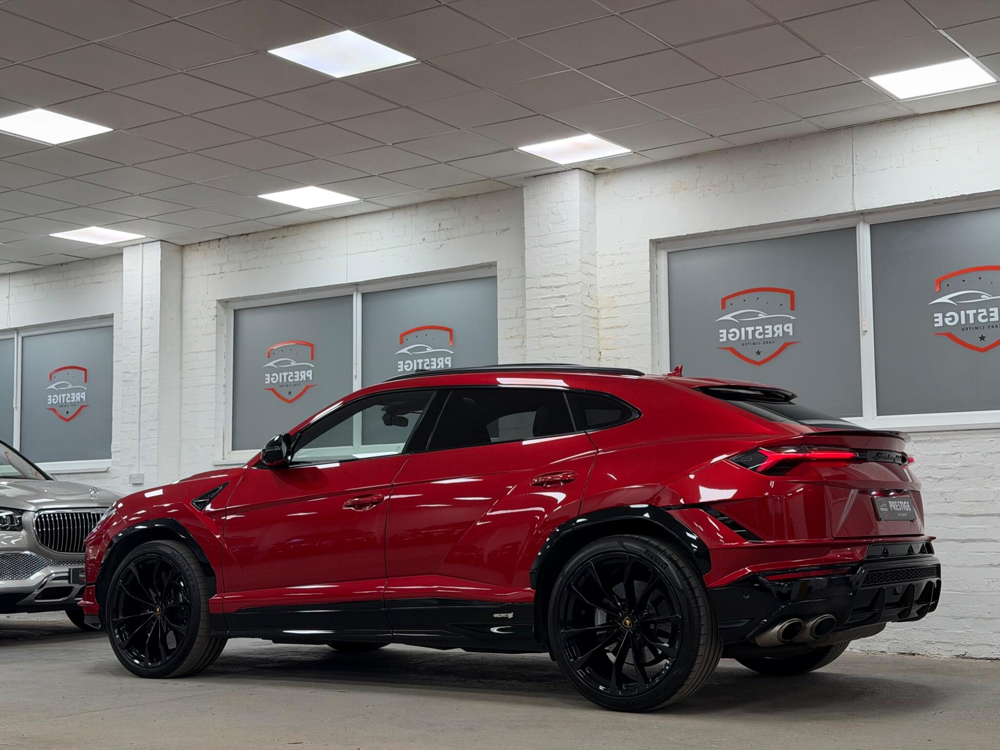 Lamborghini Urus view 45