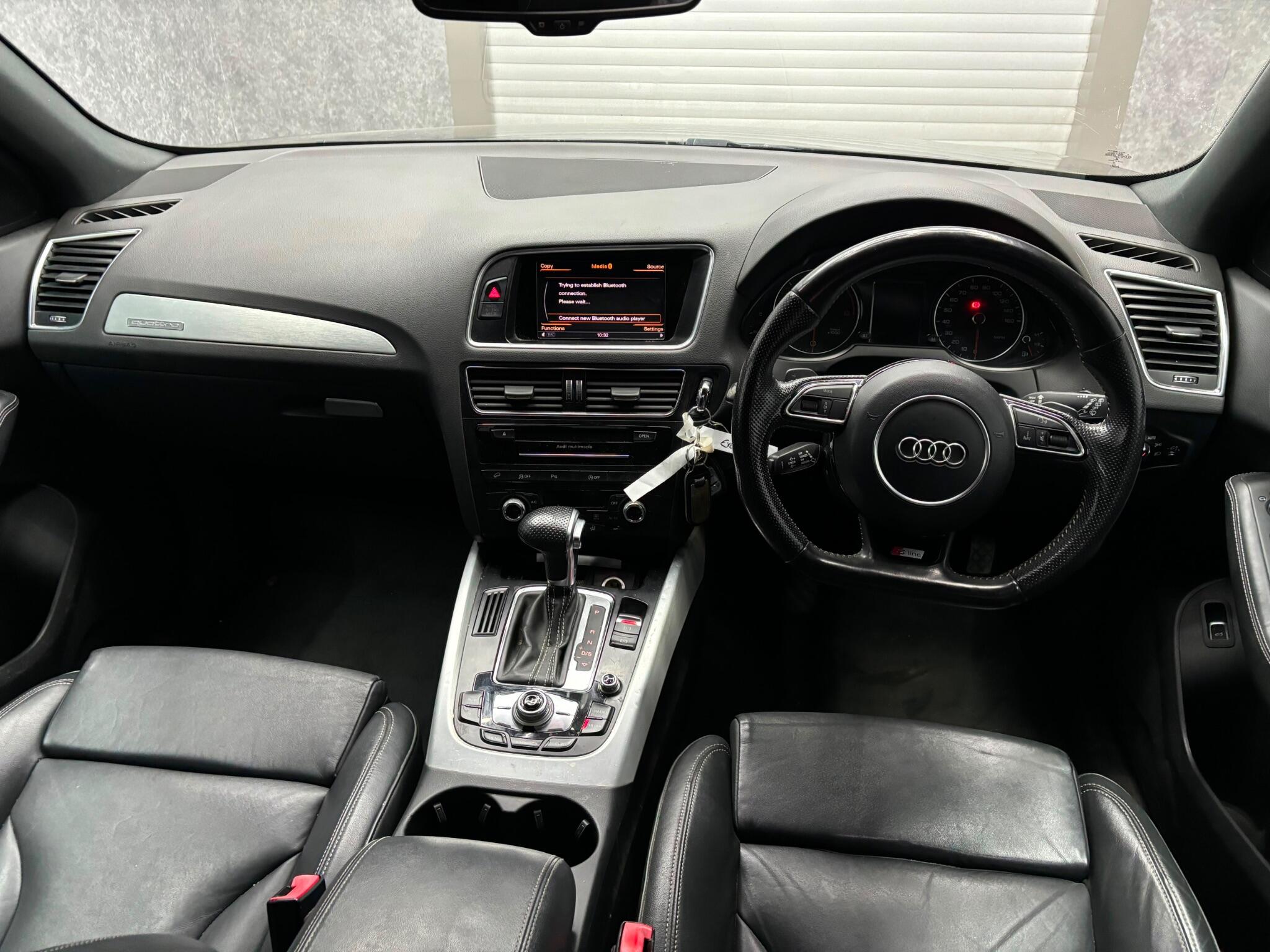 Audi Q5 view 10