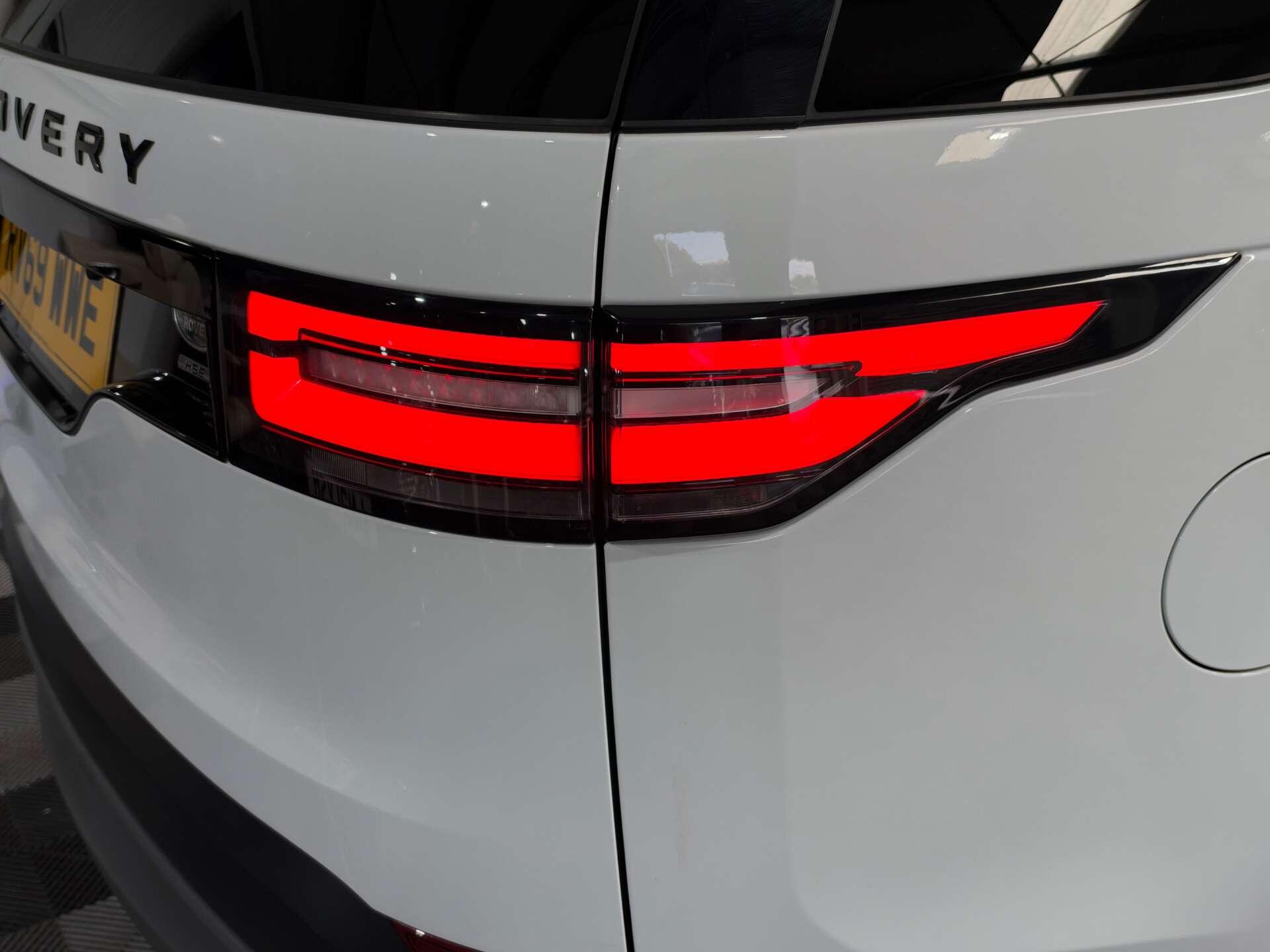 Land Rover Discovery view 13