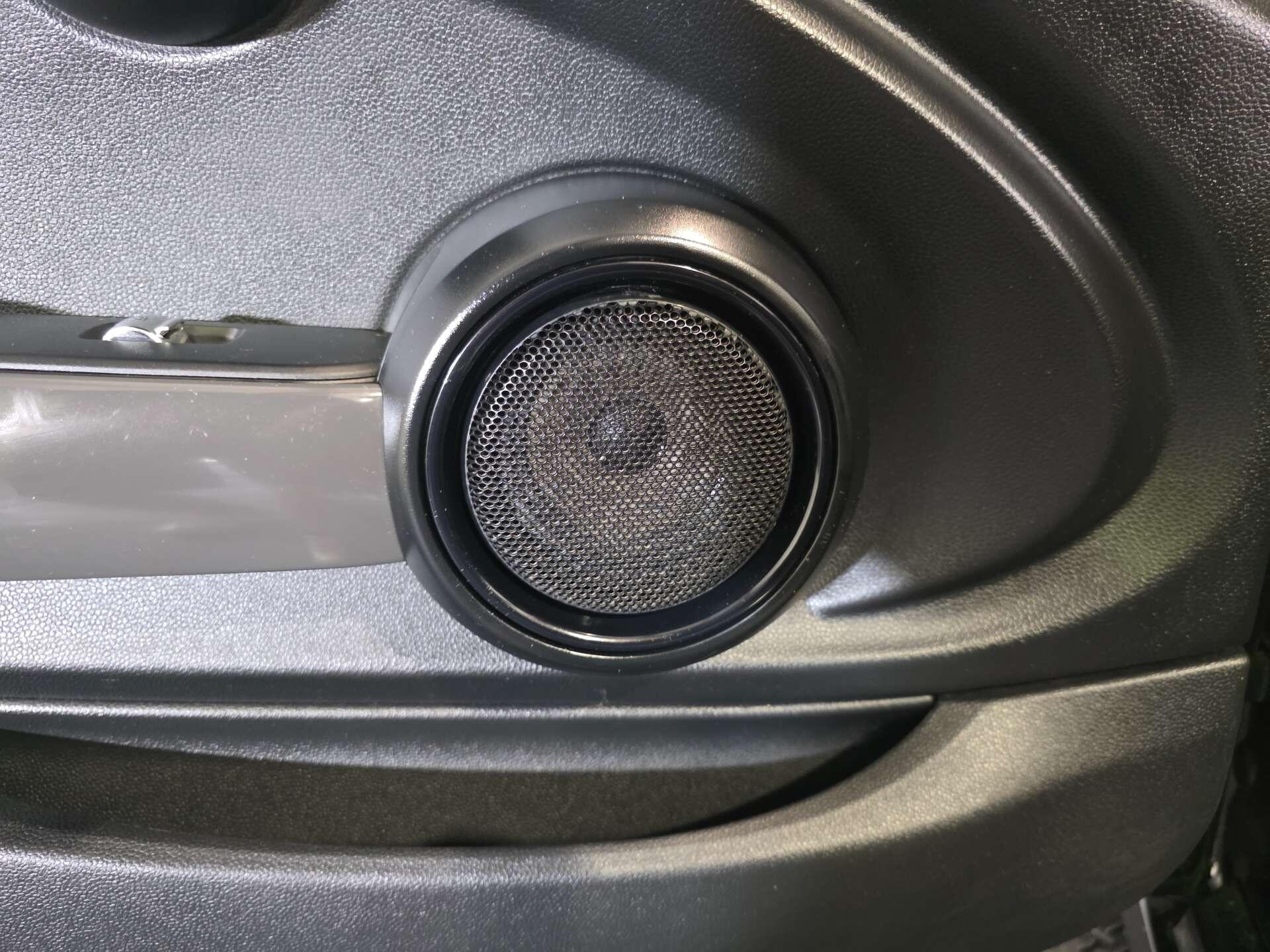 Mini Convertible view 49