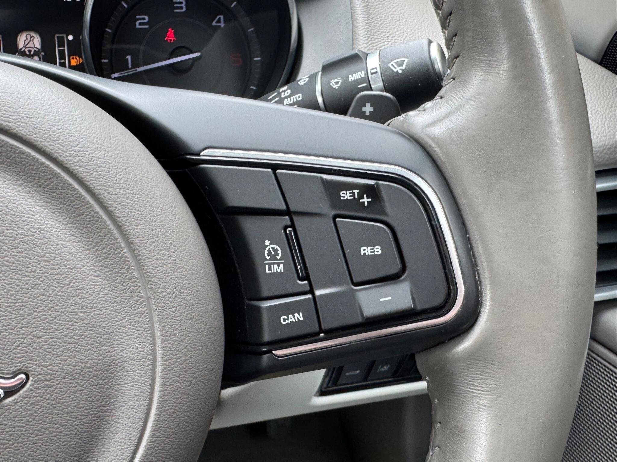 Jaguar Xe view 14