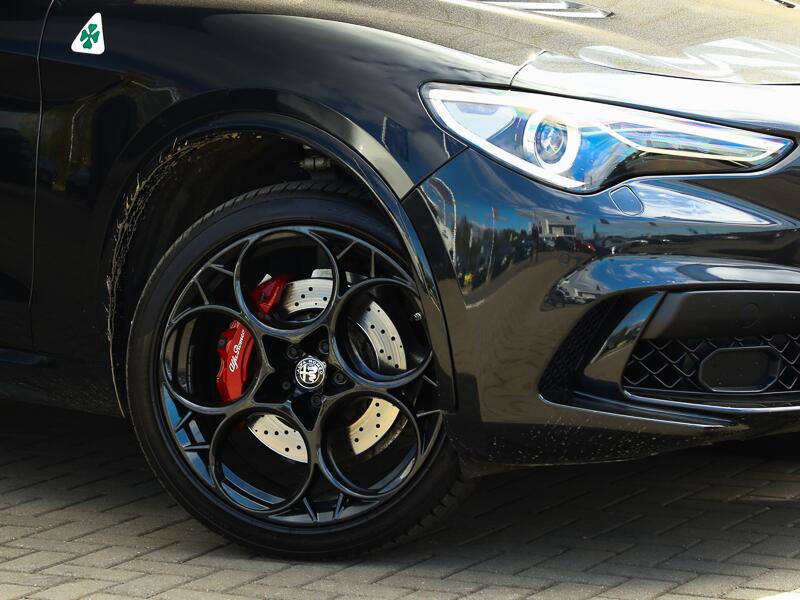 Alfa Romeo Stelvio view 20