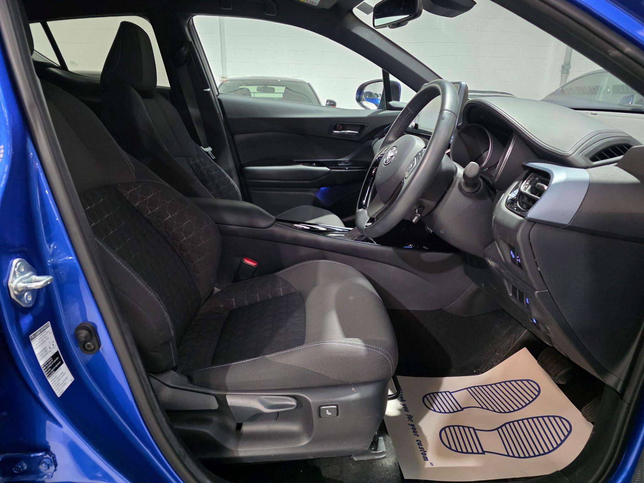 Toyota C-HR view 6
