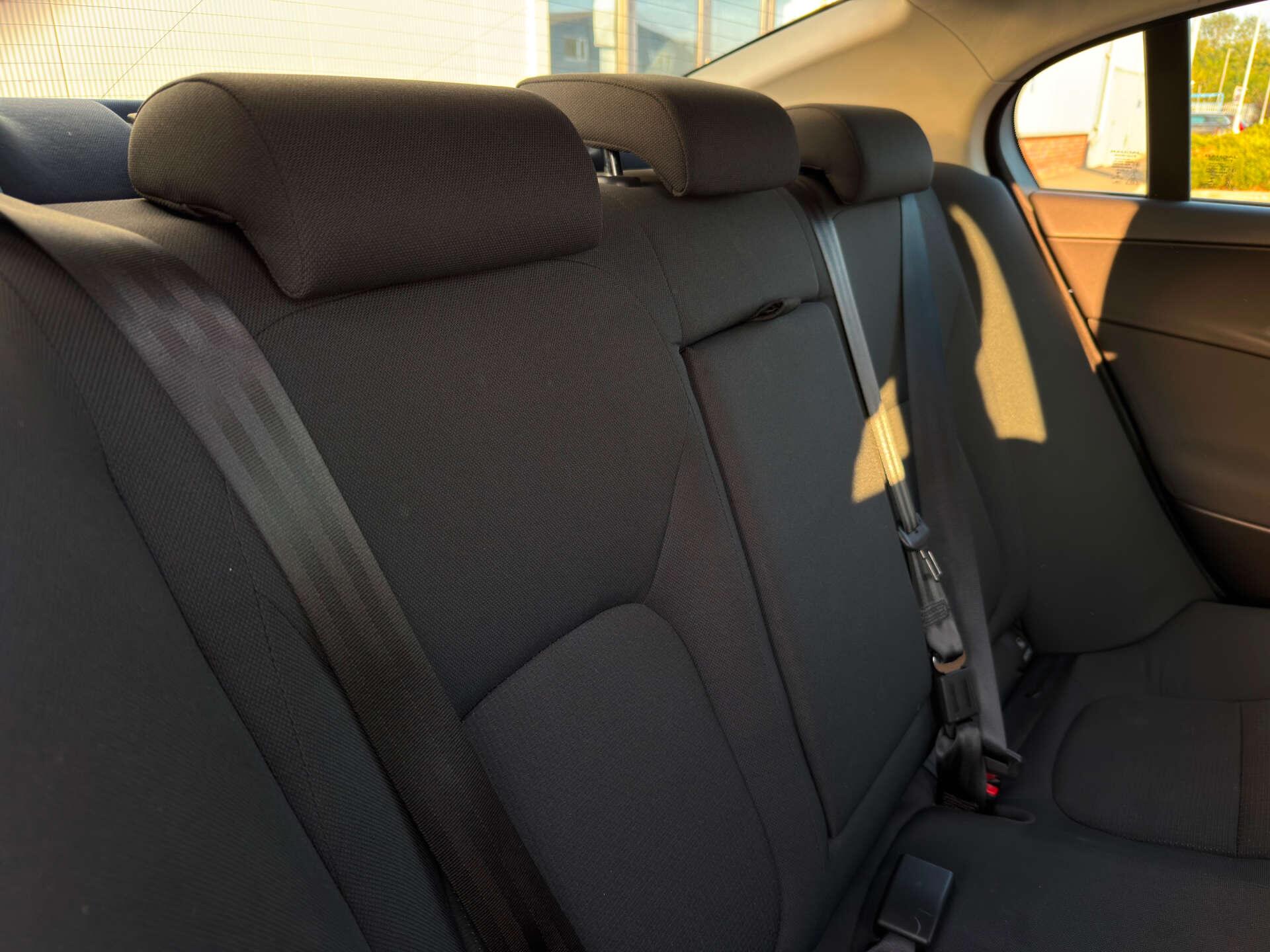 Jaguar Xe view 14