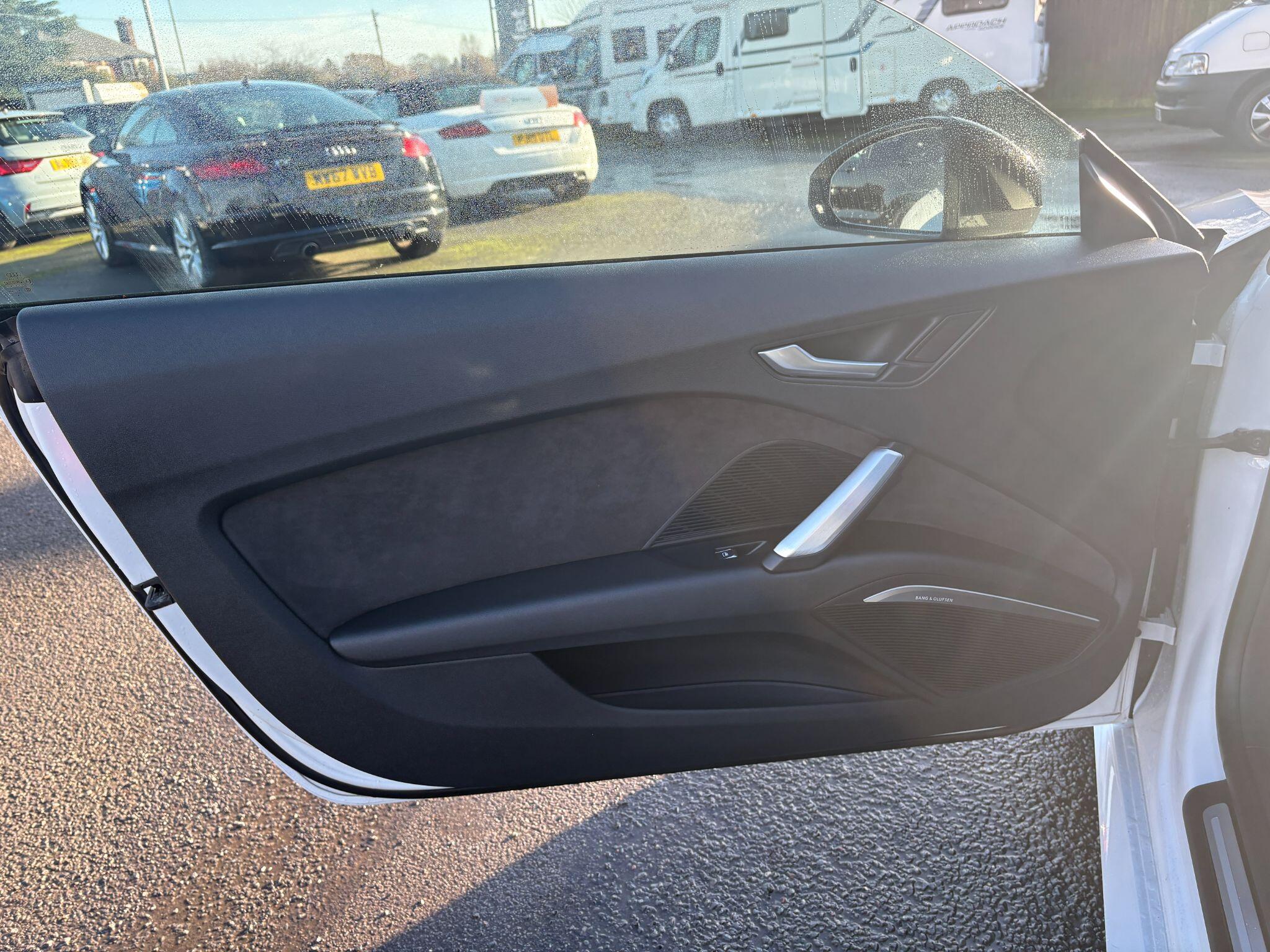Audi TT view 18