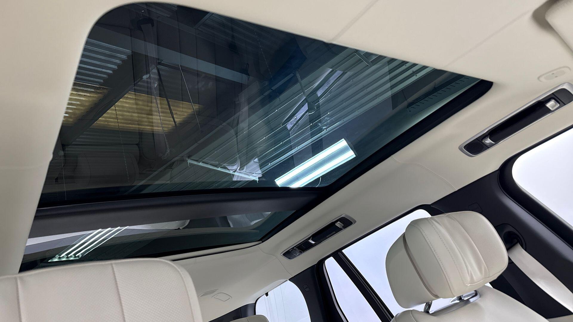 Land Rover Range Rover view 21