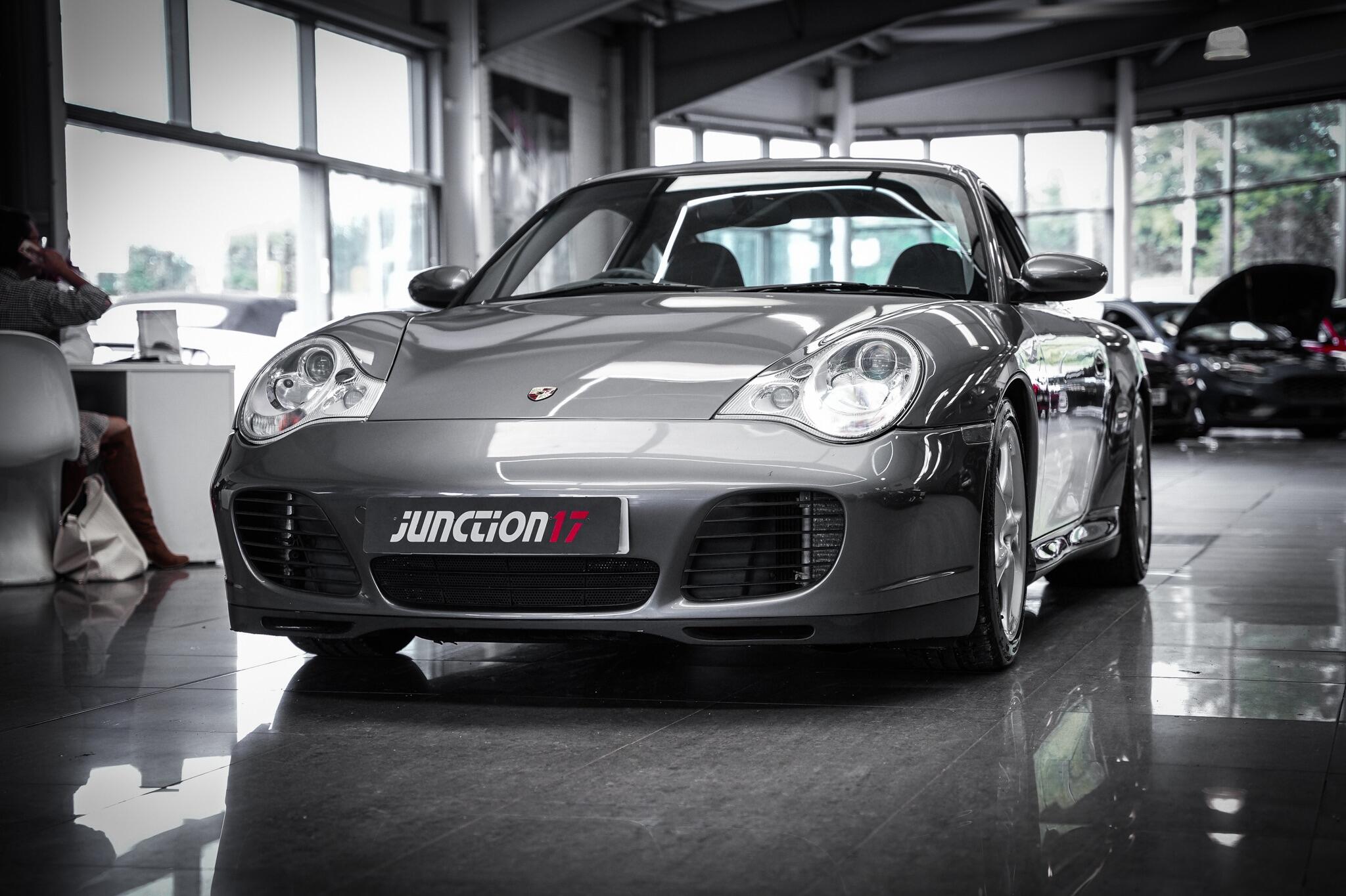 Porsche 911 view 13