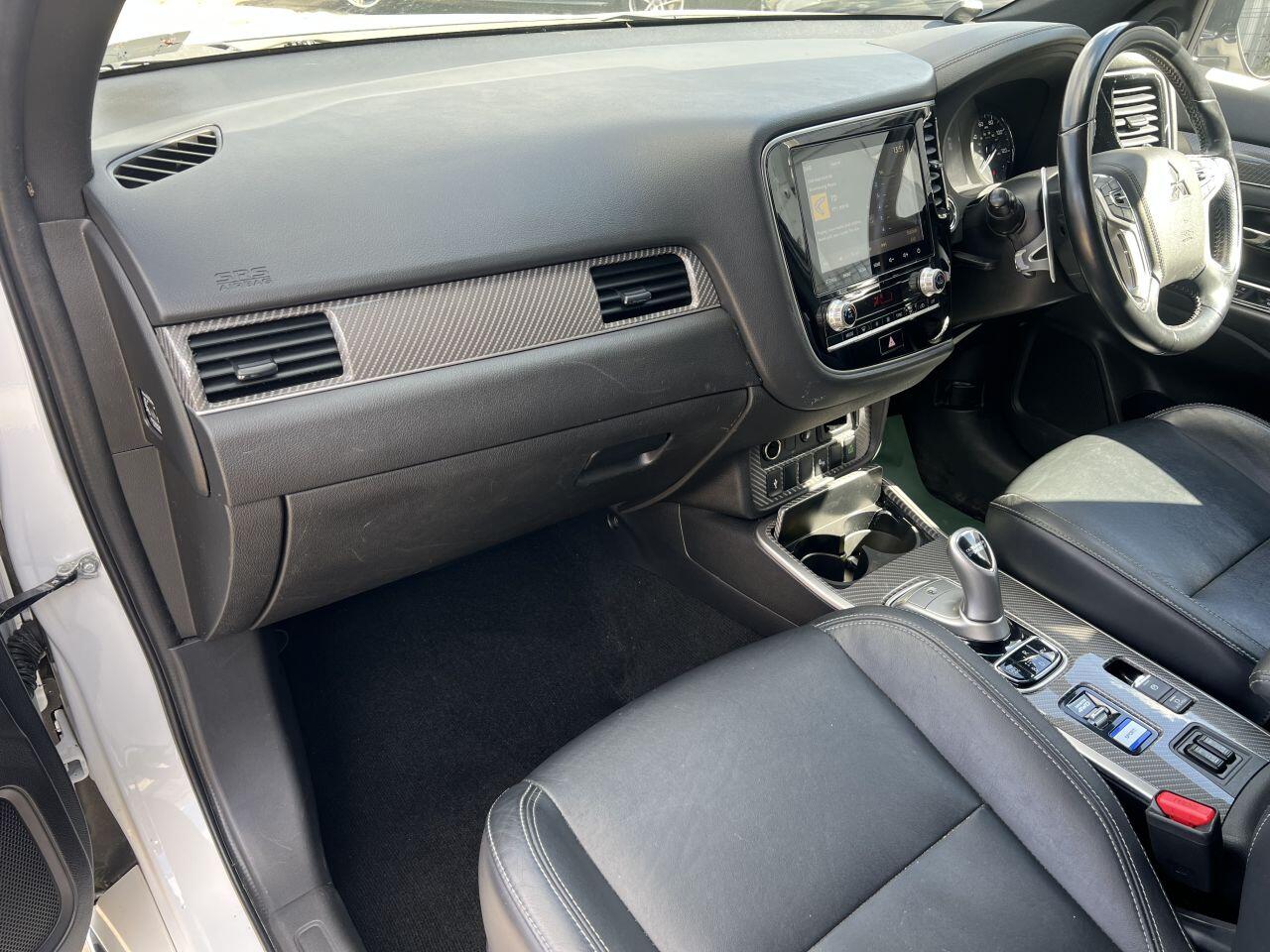 Mitsubishi Outlander view 24
