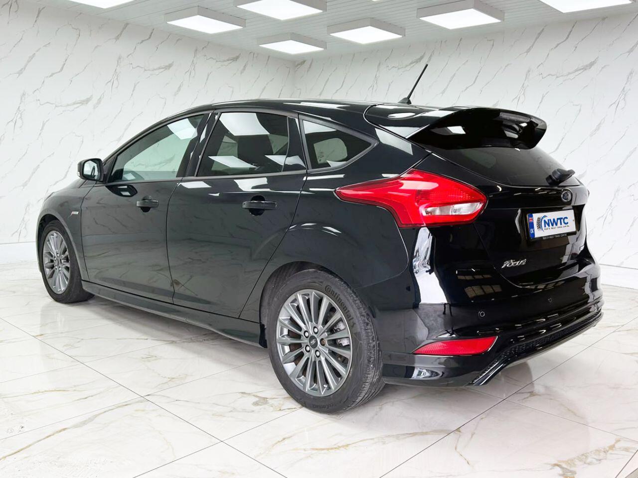 Ford Focus view 8