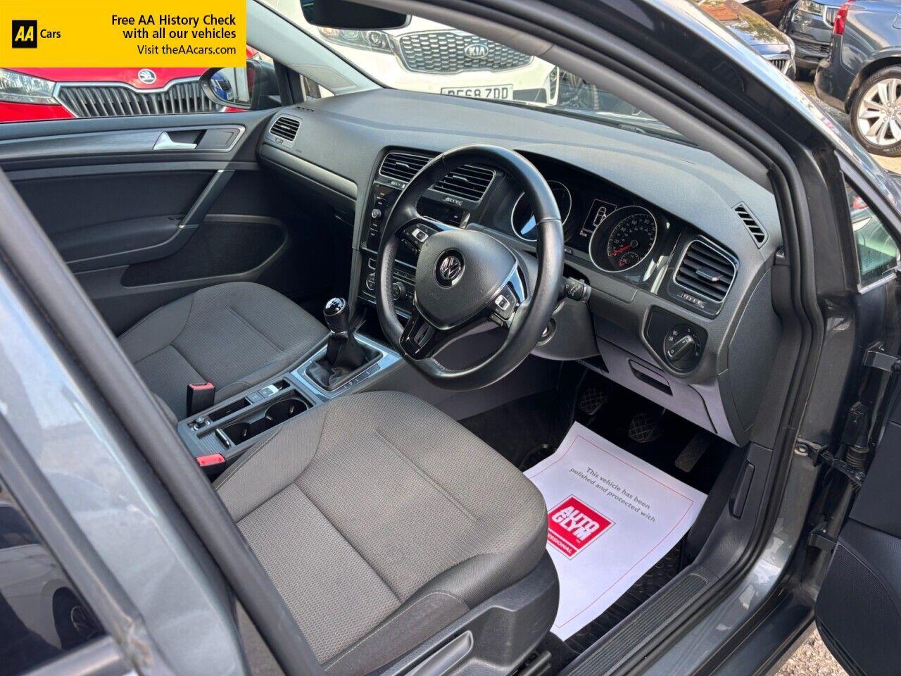 Volkswagen Golf view 9
